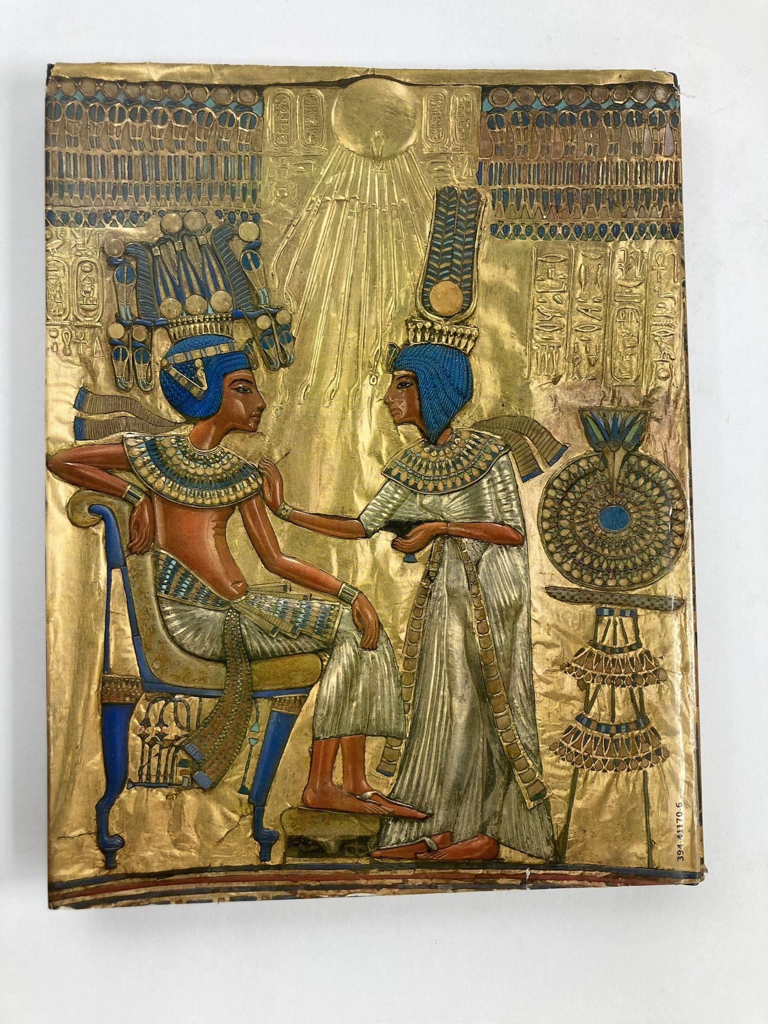 Tutankhamun: His Tomb and Its Treasures Hardcover Book
New York: Metropolitan Museum of Art and Alfred A.
Knopf, Inc, 1976.
Title: Tutankhamun: His Tomb and Its Treasures
Publisher: Random House Inc
Publication Date: 1977
Binding: Hardcover
Book