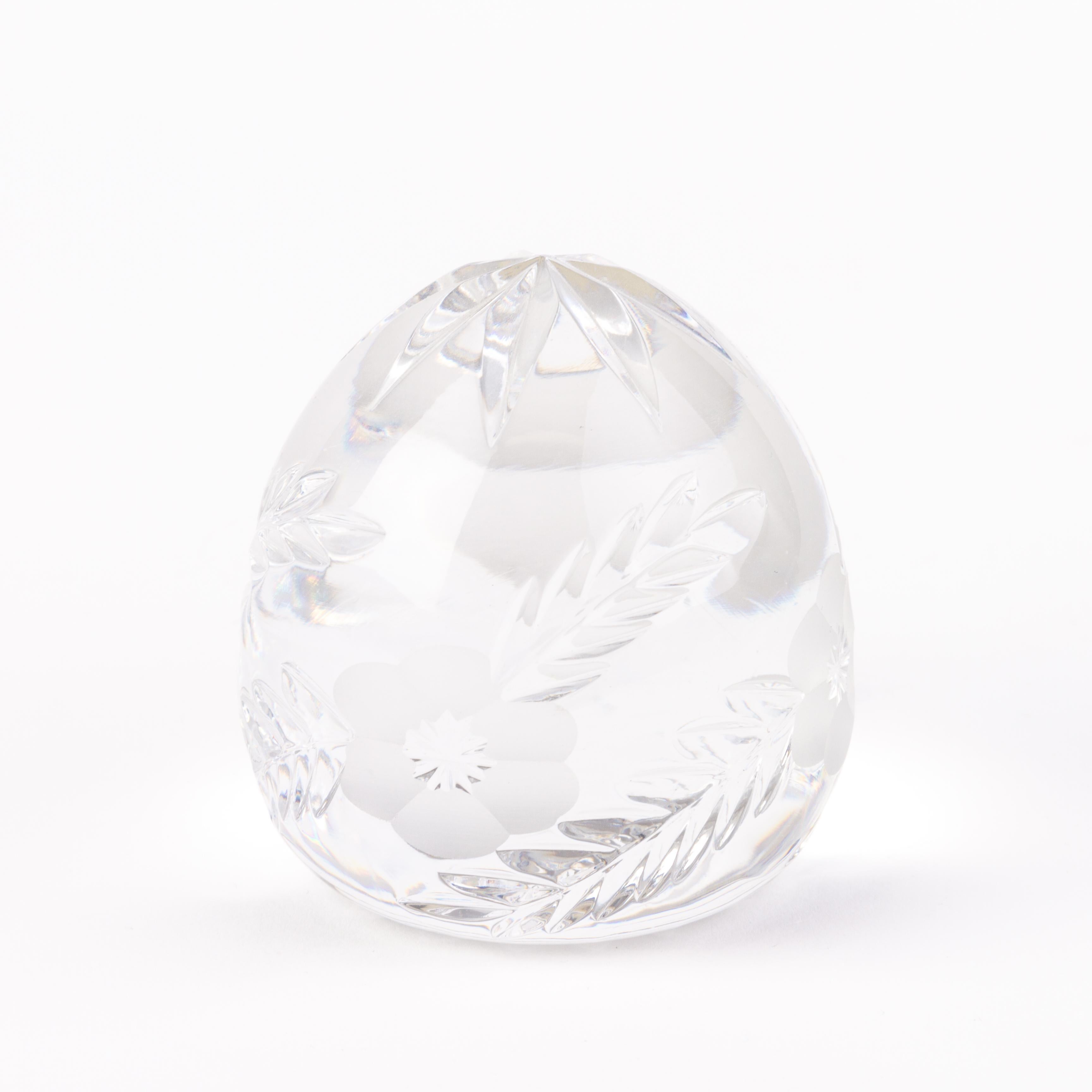Tutbury Cut Crystal Egg Desk Paperweight  In Good Condition For Sale In Nottingham, GB