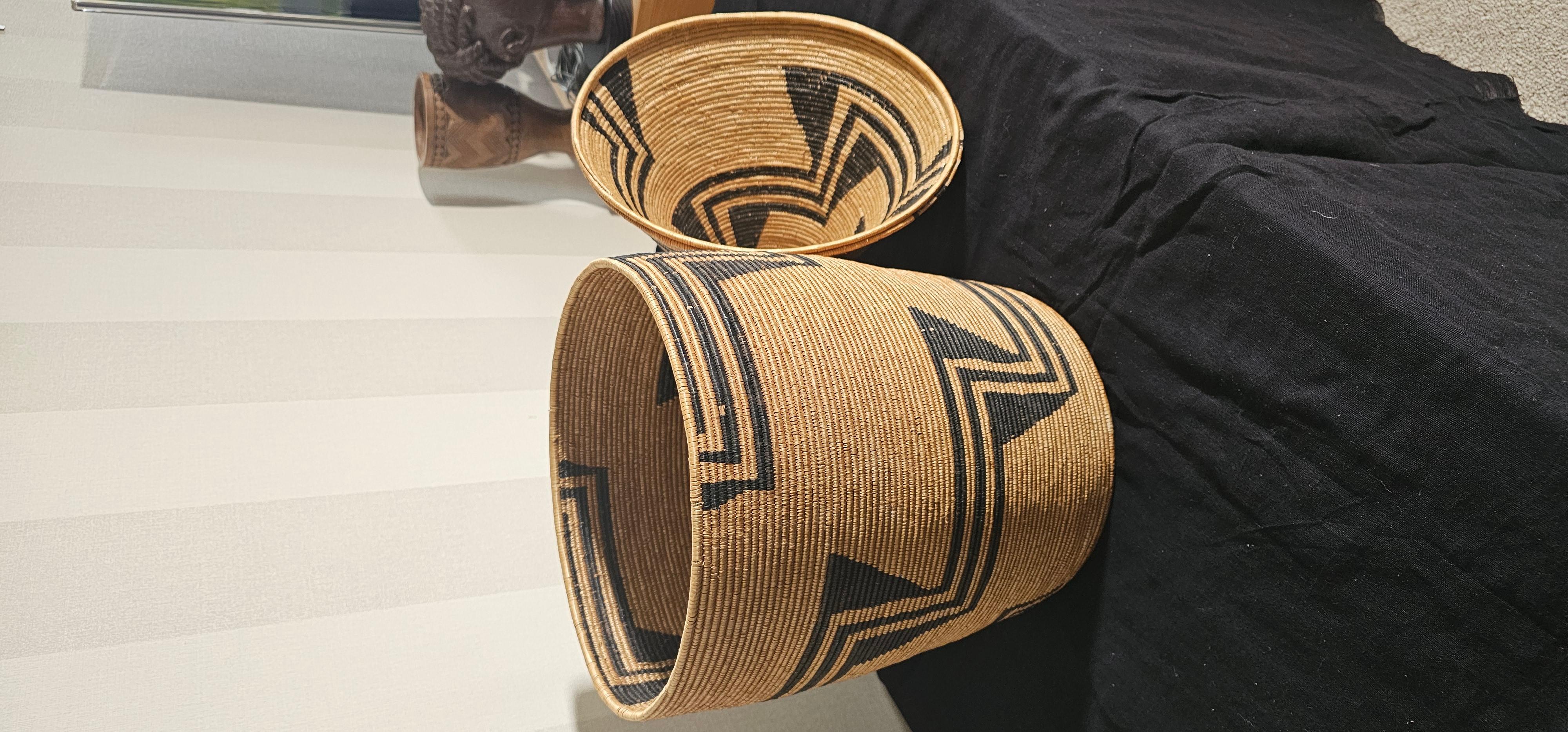 Tutisi Zeremonienkorb (Stammeskunst) im Angebot