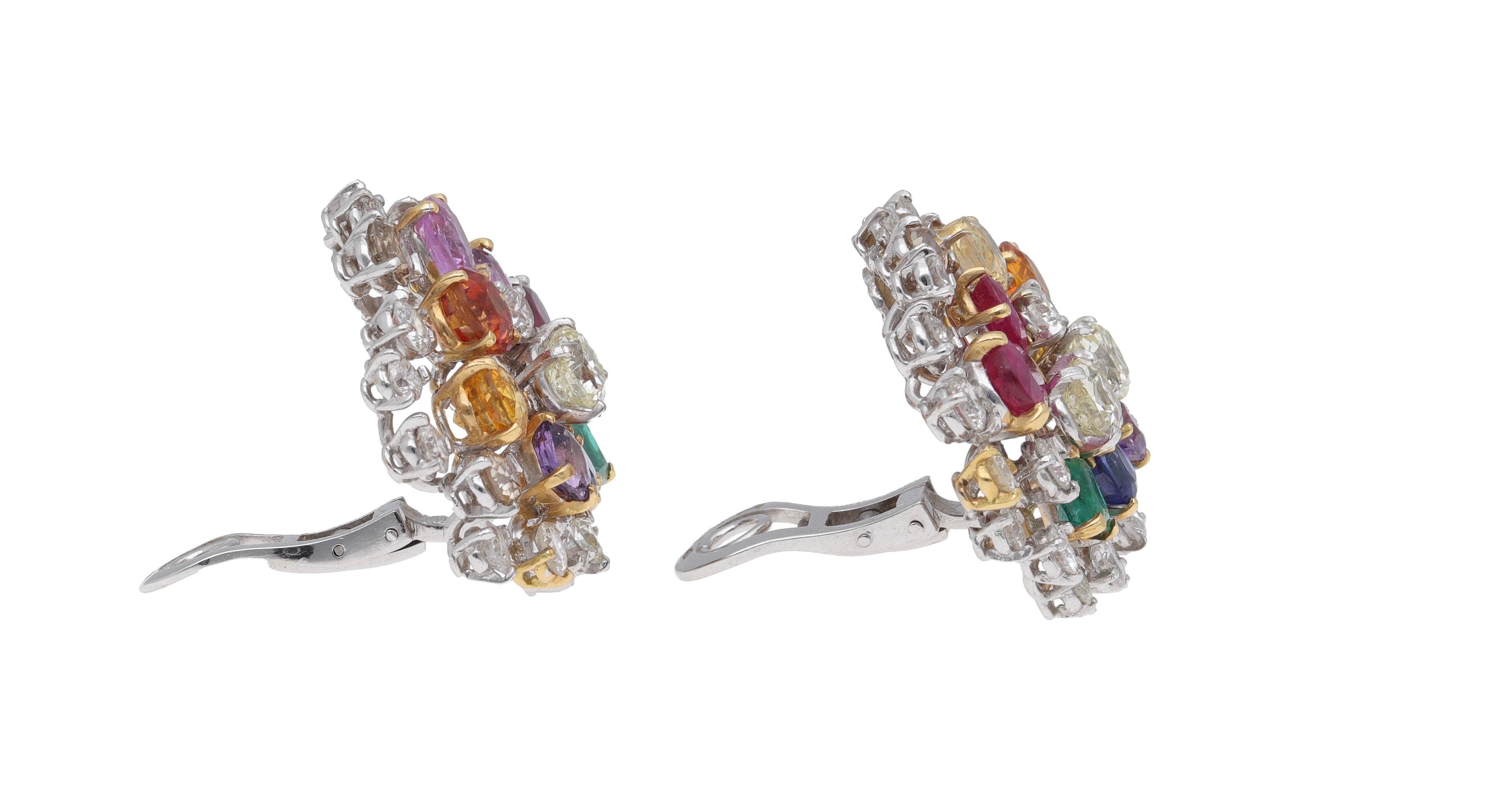 Fraleoni, boucles d'oreilles en or blanc 18 carats, diamants, rubis, émeraudes et saphirs en vente 1