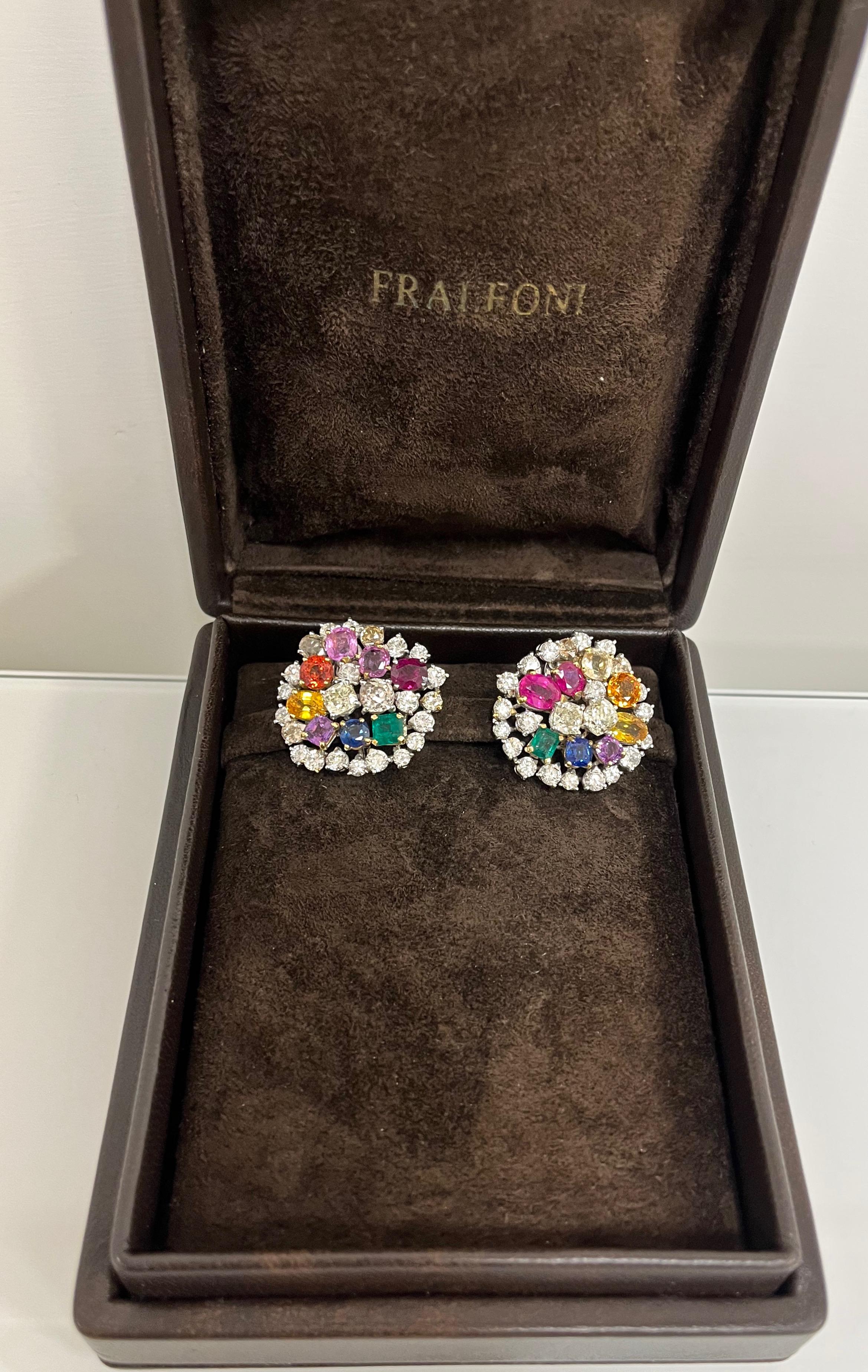 Fraleoni, boucles d'oreilles en or blanc 18 carats, diamants, rubis, émeraudes et saphirs en vente 5