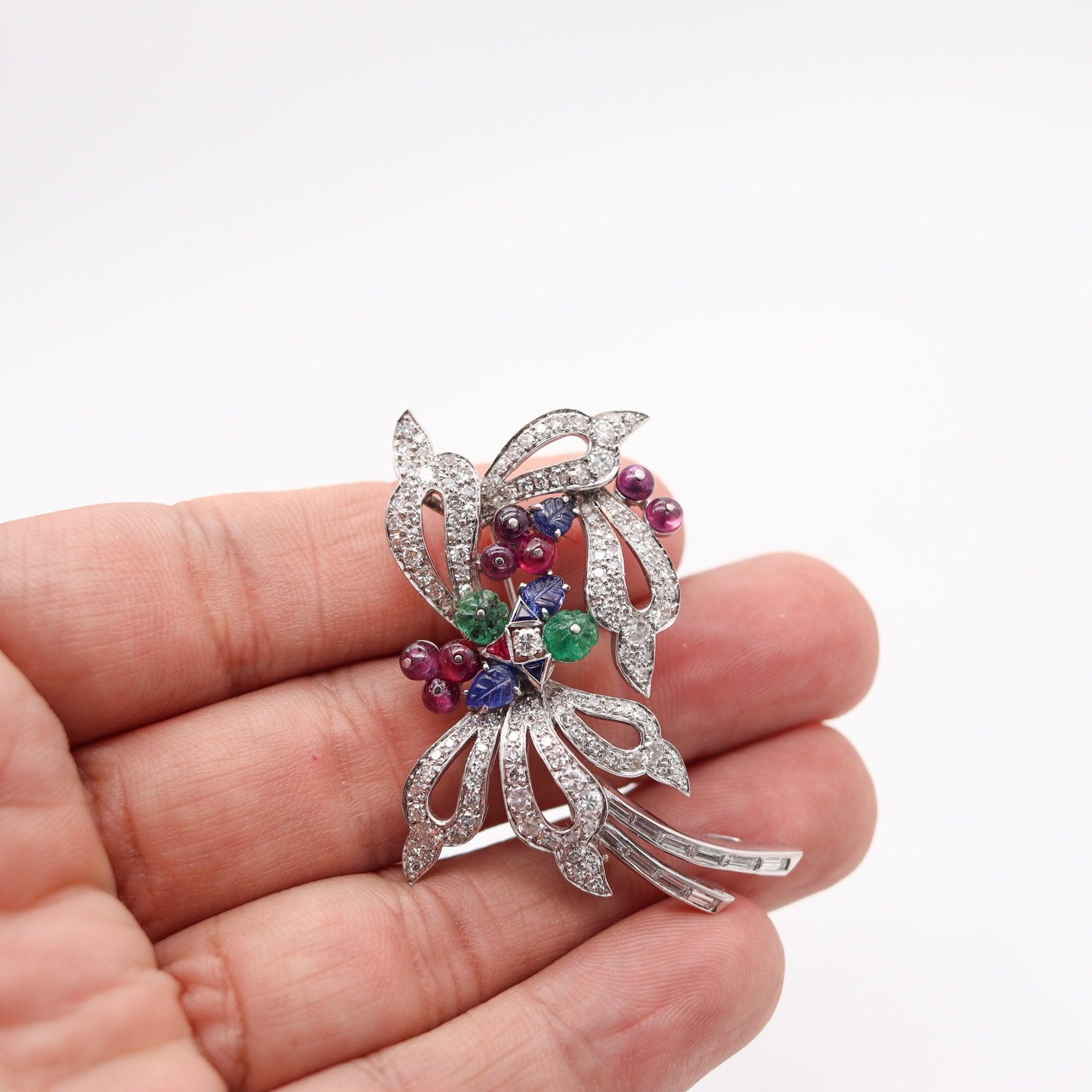 TUTTI FRUTTI 1950 Art-Deco Pendant Brooch In Platinum Diamonds & Gemstones For Sale 4