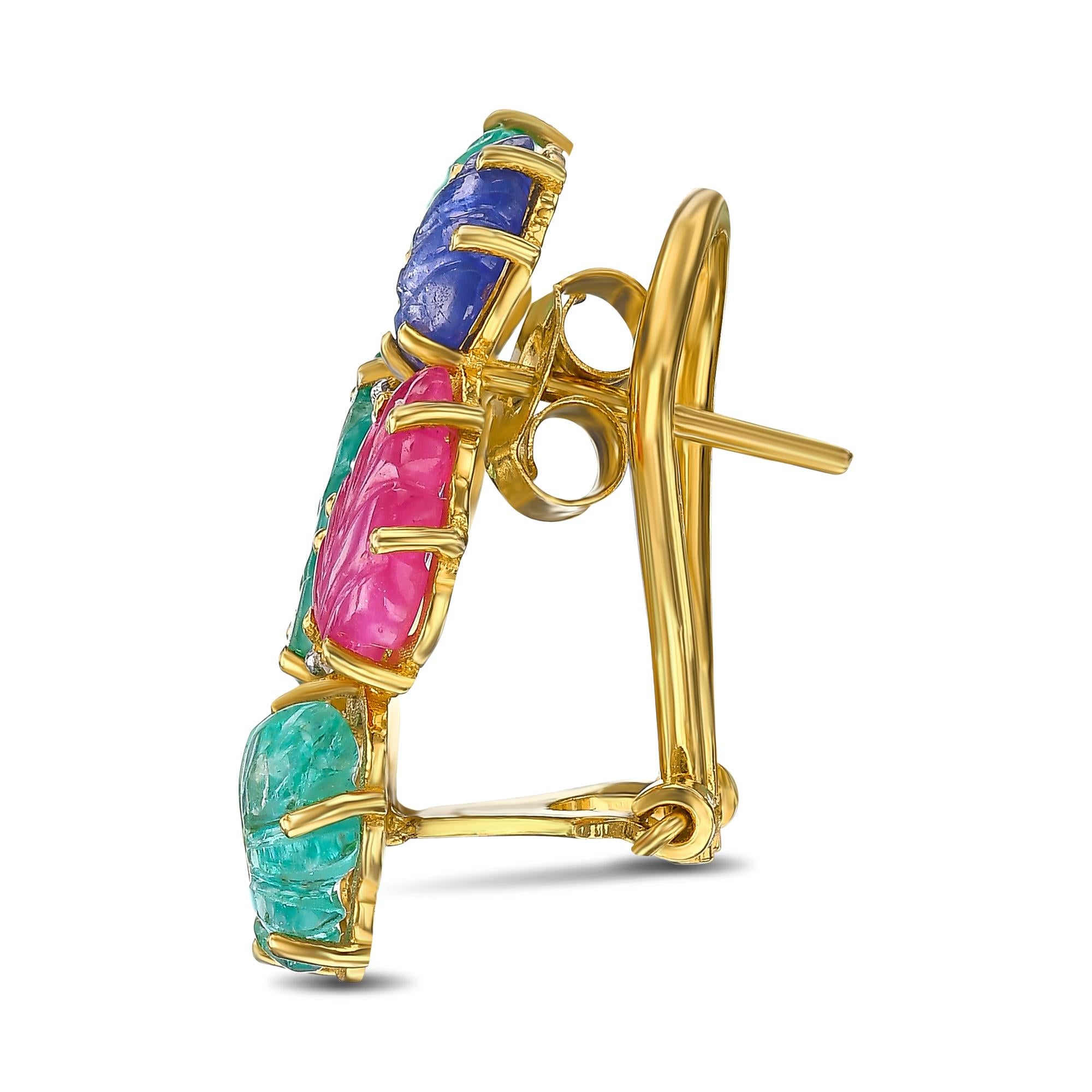 Einzigartige Tutti-Frutti-Ohrringe aus 18 Karat Gelbgold.

Haupt-Edelstein Smaragd:
Gewicht: 5,60 cttw
Farbe: Grün
Die Form: Schnitzerei

Seitenstein Saphir und Rubin:
Gewicht: 6,06 cttw
Farbe: Blau/Rot
Die Form: Schnitzerei

Diamanten mit