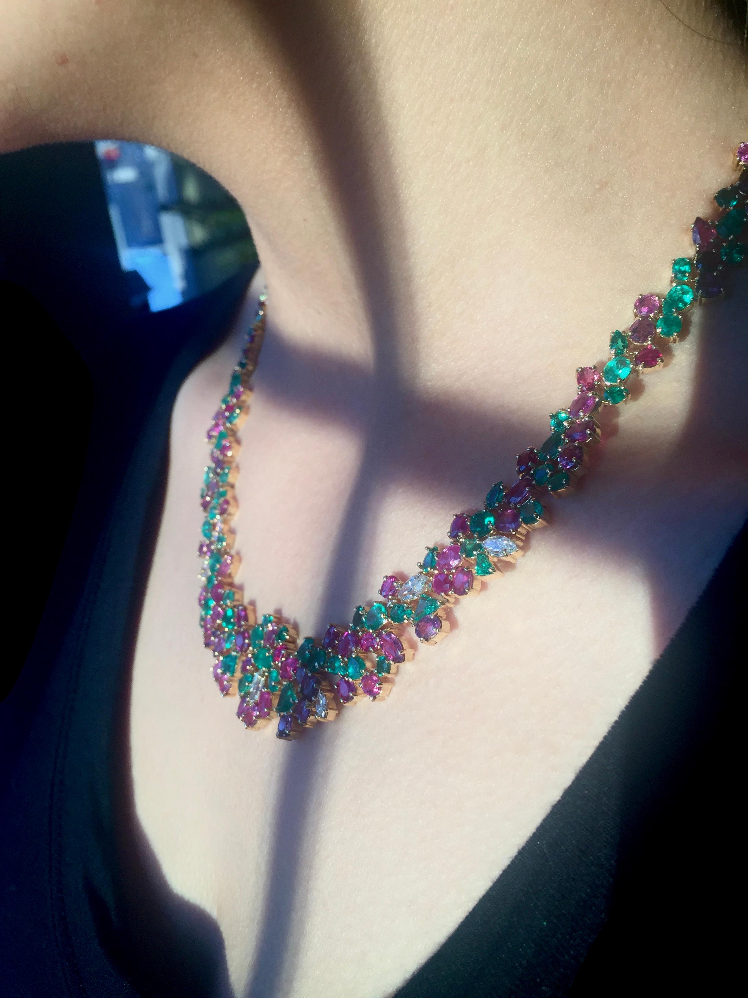 Rubin, Smaragd, Diamant 61,00 Karat Einzigartige Halskette 18K im Angebot 2