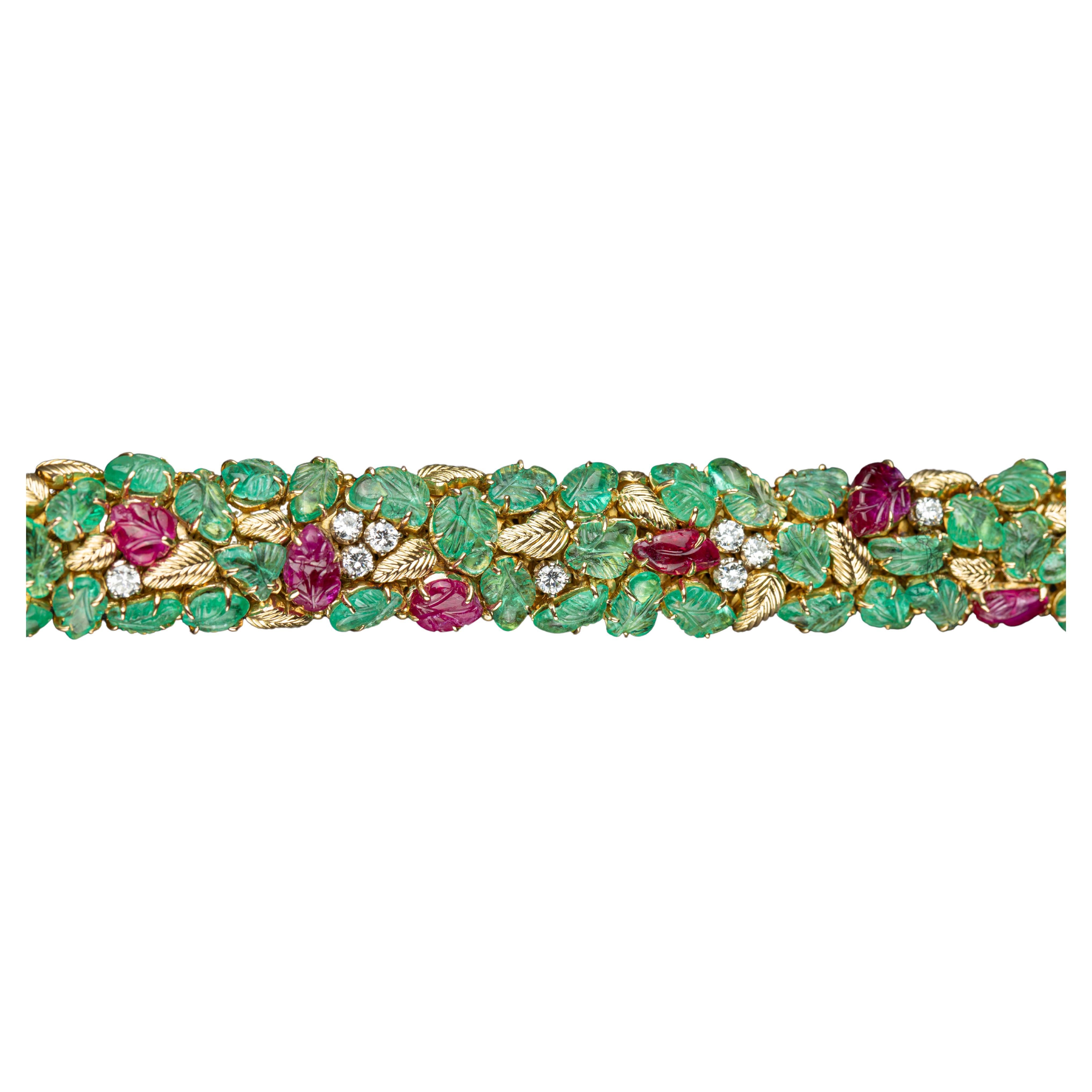 Tutti Frutti Geschnitzte Smaragde Rubine Diamanten Italienisches Armband im Angebot