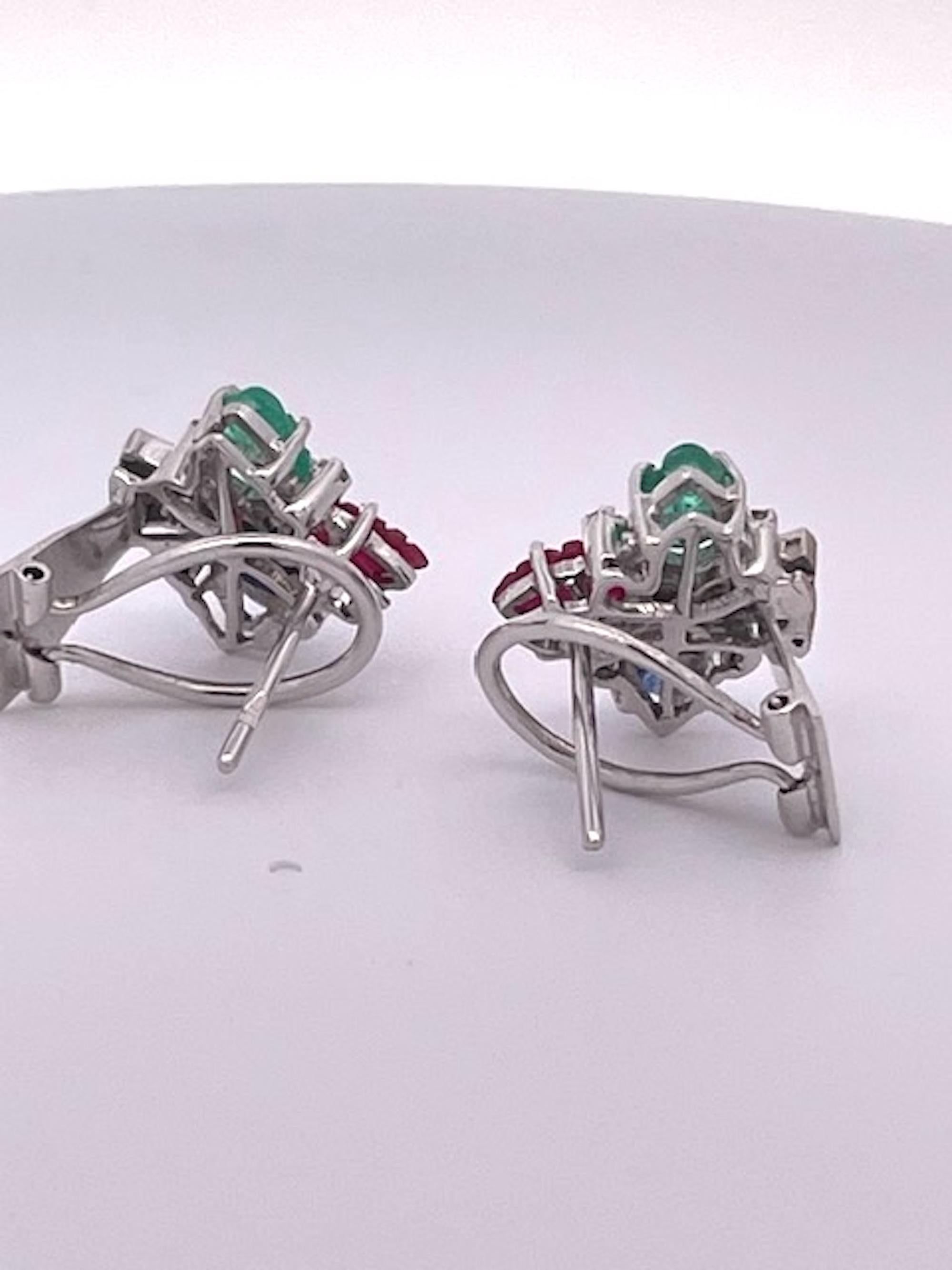 Taille ronde Tutti Frutti Boucles d'oreilles en or blanc 18 carats en vente