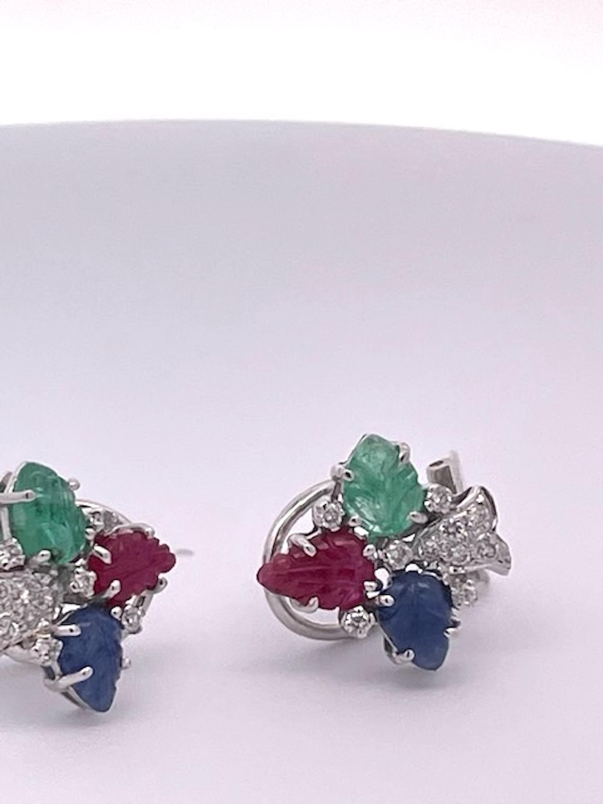 Tutti Frutti Boucles d'oreilles en or blanc 18 carats Bon état - En vente à North Hollywood, CA
