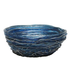 Cesta mediana de resina Tutti Frutti I en azul claro y plata de Gaetano Pesce