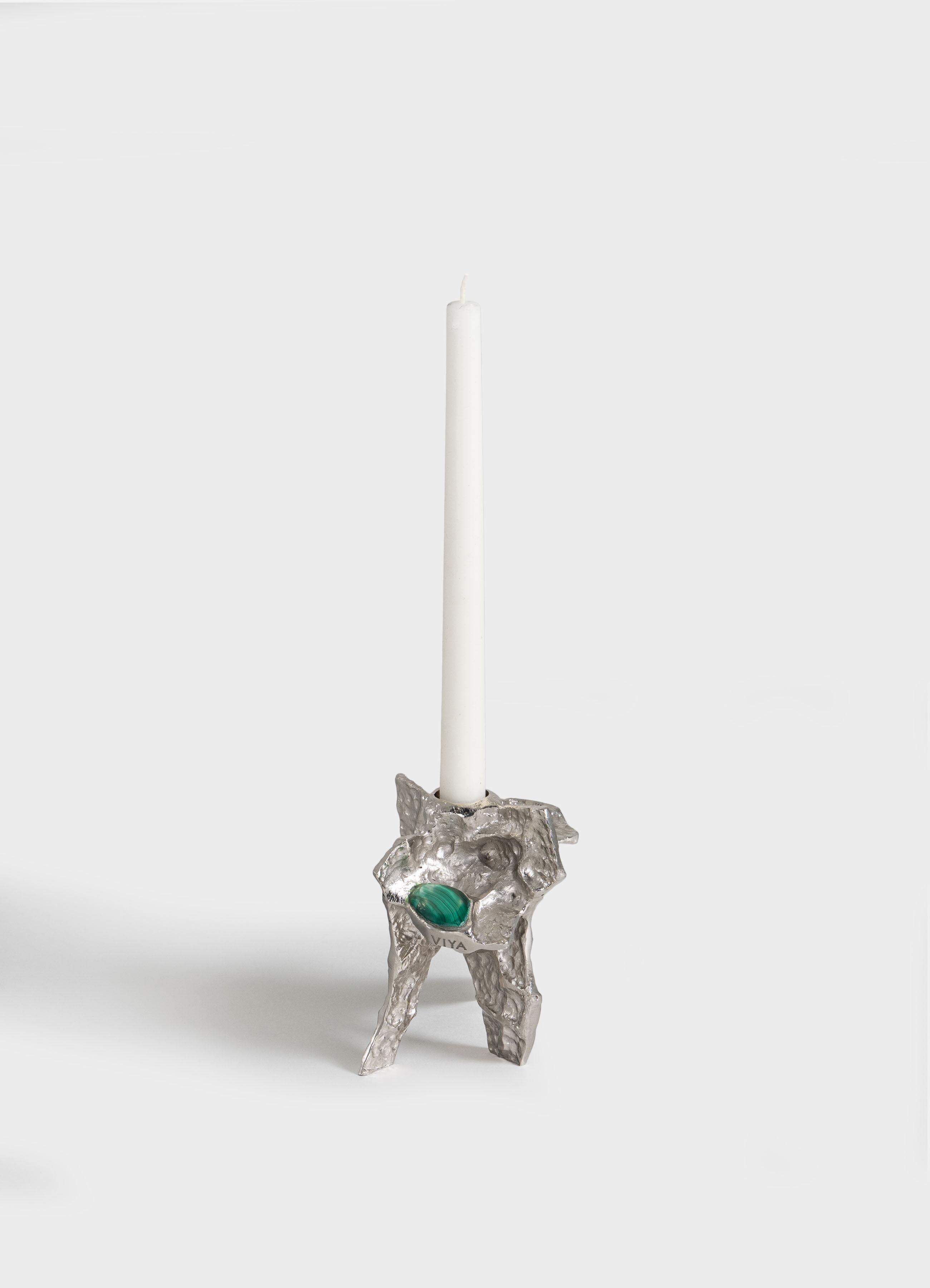 Tutti Frutti Nickel Candle Stand Large aus Messing und Halbedelsteinen (Indisch) im Angebot