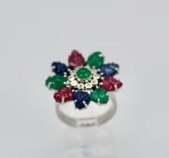 Bague Tutti Frutti, émeraudes, rubis, saphirs et diamants