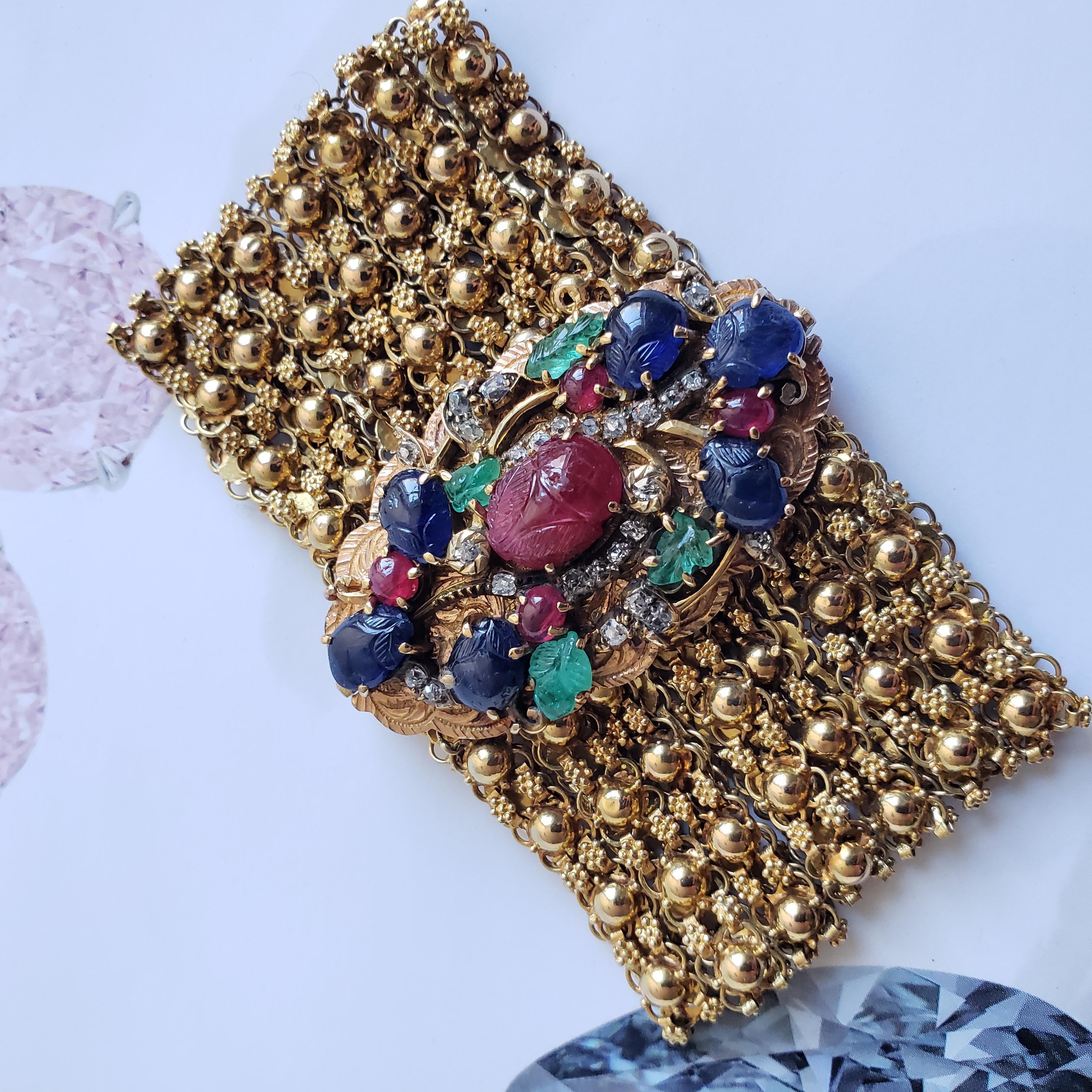 Artigiano Tutti Frutti Rubini Zaffiri Smeraldi Diam  Bracciale realizzato in oro giallo 20 carati in vendita