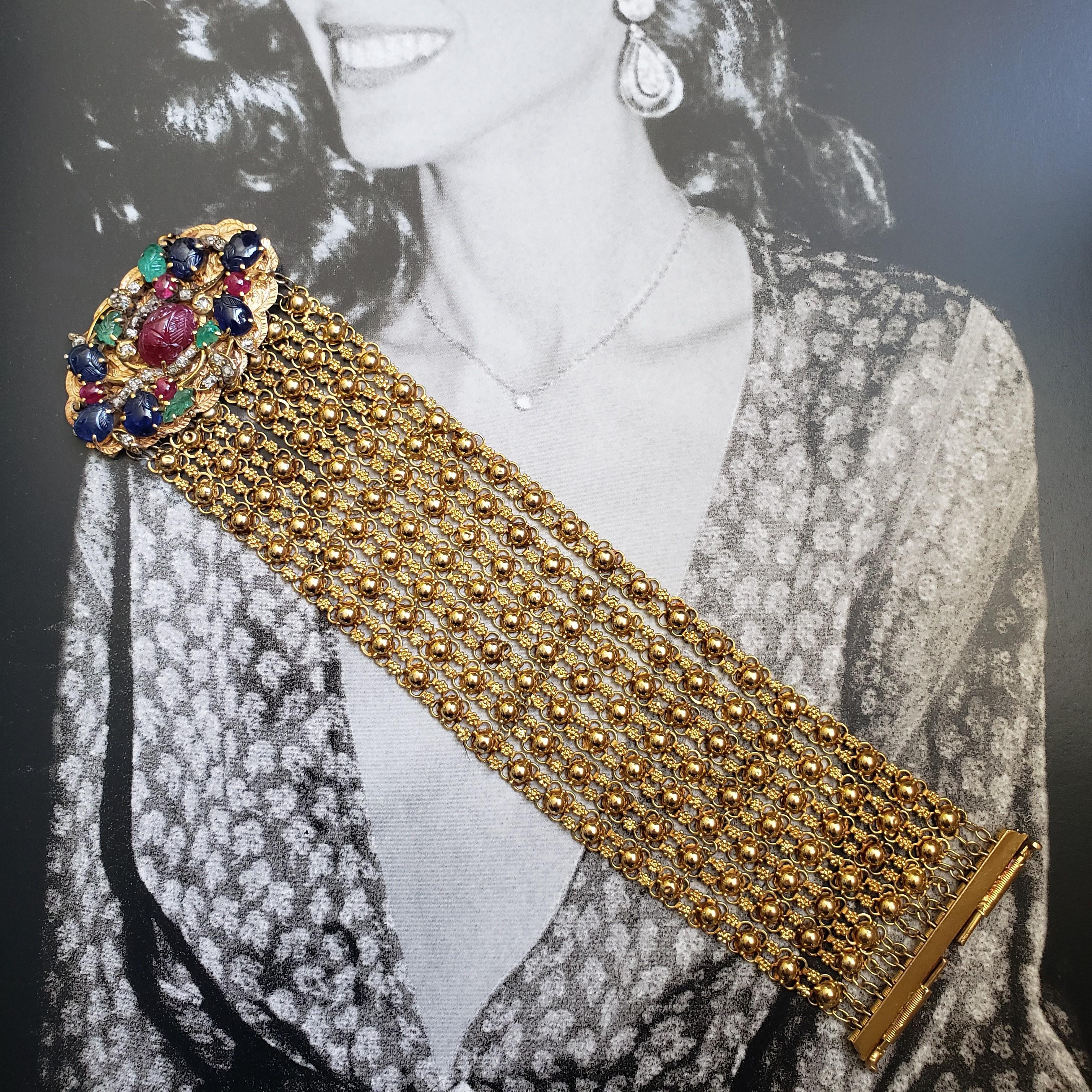 Taglio misto Tutti Frutti Rubini Zaffiri Smeraldi Diam  Bracciale realizzato in oro giallo 20 carati in vendita