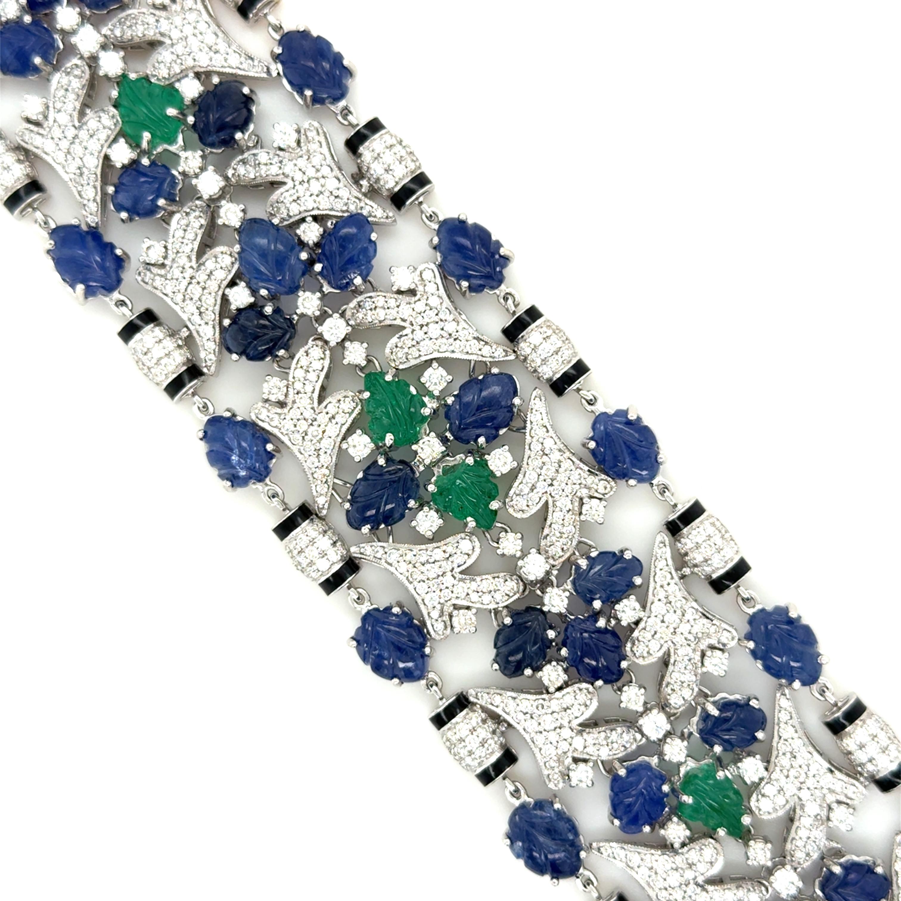 Taglio brillante Bracciale Tutti Frutti Style, con diamanti, zaffiri e smeraldi in vendita