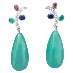 Boucles d'oreilles en gouttes de style Tutti Frutti en or avec rubis, saphirs, émeraudes et diamants et jade