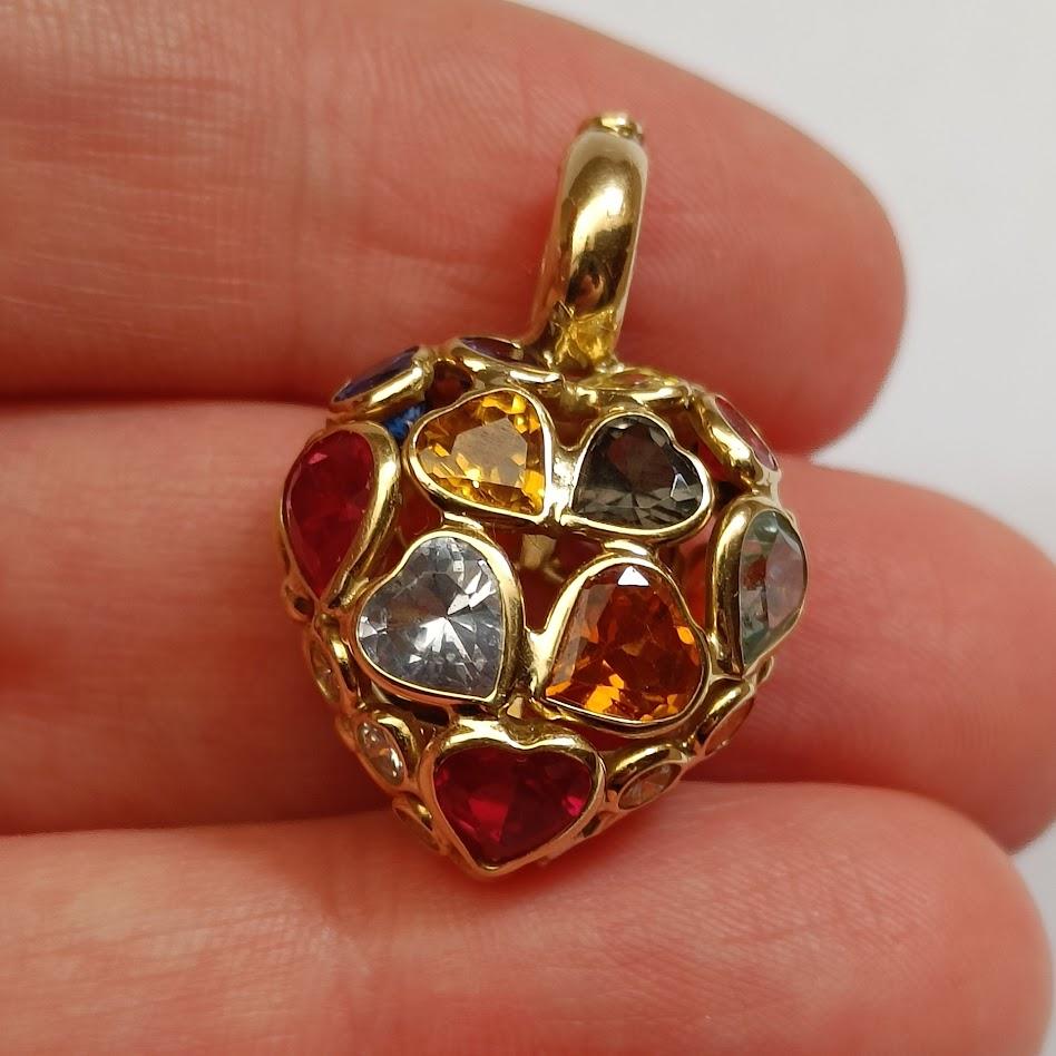 Ciondolo a forma di cuore in oro 18k TuttiFrutti In condizioni ottime in vendita a Magenta, IT
