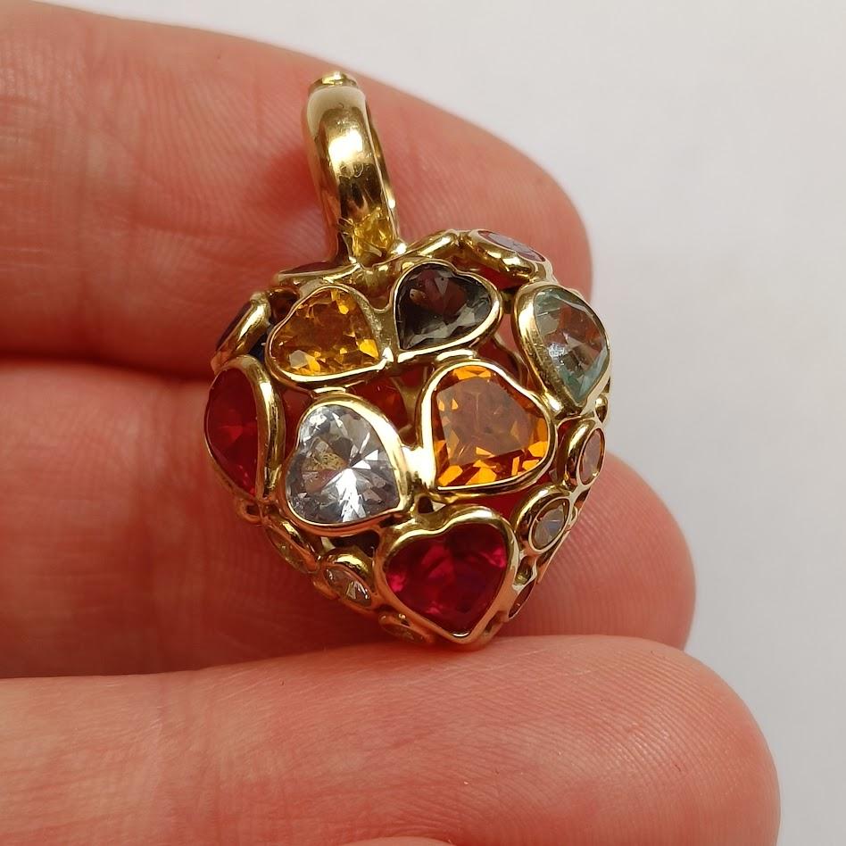 Donna Ciondolo a forma di cuore in oro 18k TuttiFrutti in vendita