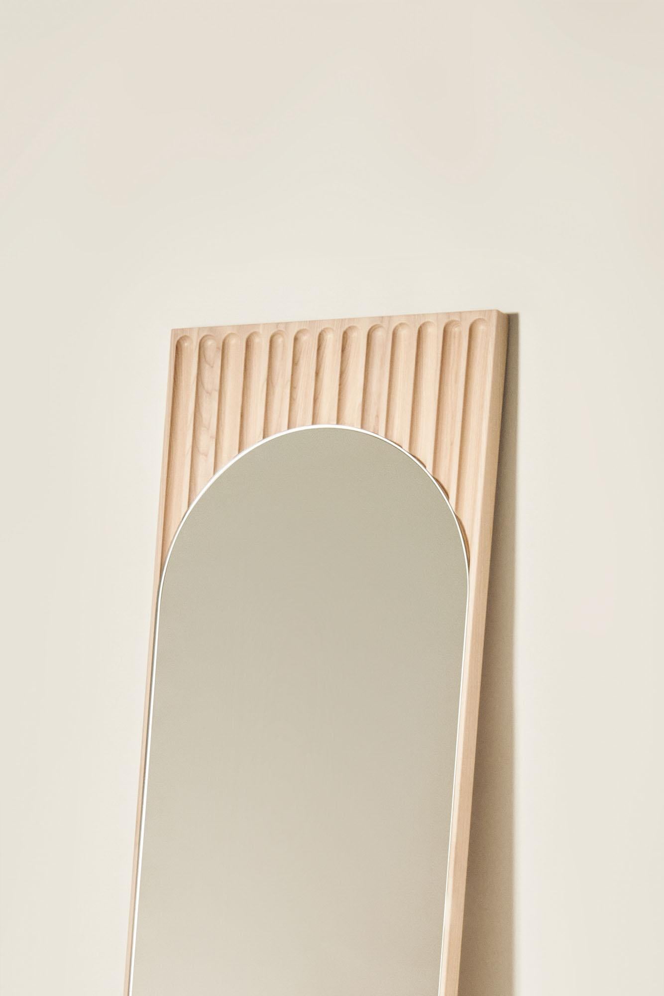 Sesto, rechteckiger Spiegel aus Massivholz, Eschenholz in natürlicher Oberfläche, zeitgenössisch im Zustand „Neu“ im Angebot in Cadeglioppi de Oppeano, VR