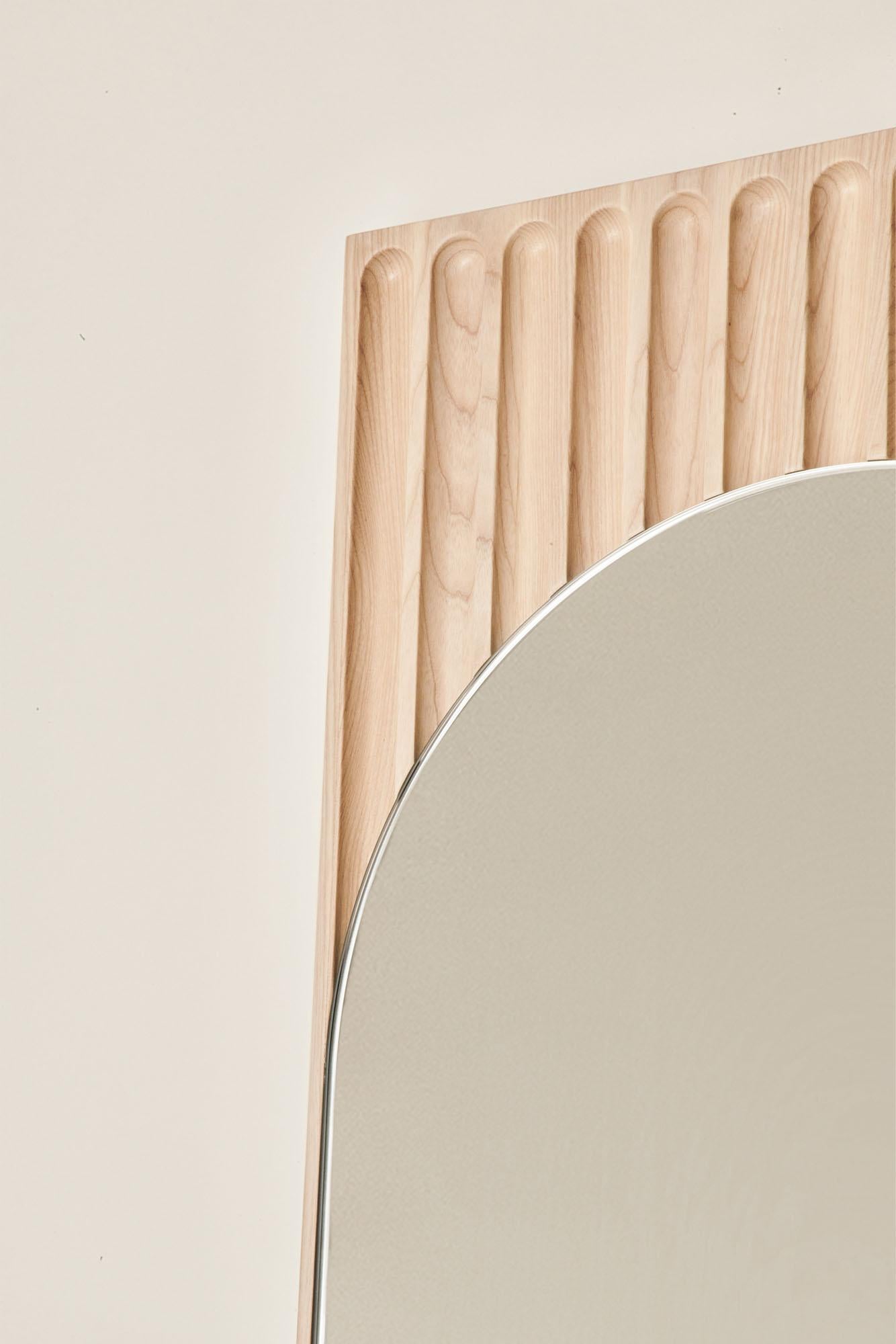 Sesto, rechteckiger Spiegel aus Massivholz, Eschenholz in natürlicher Oberfläche, zeitgenössisch (21. Jahrhundert und zeitgenössisch) im Angebot