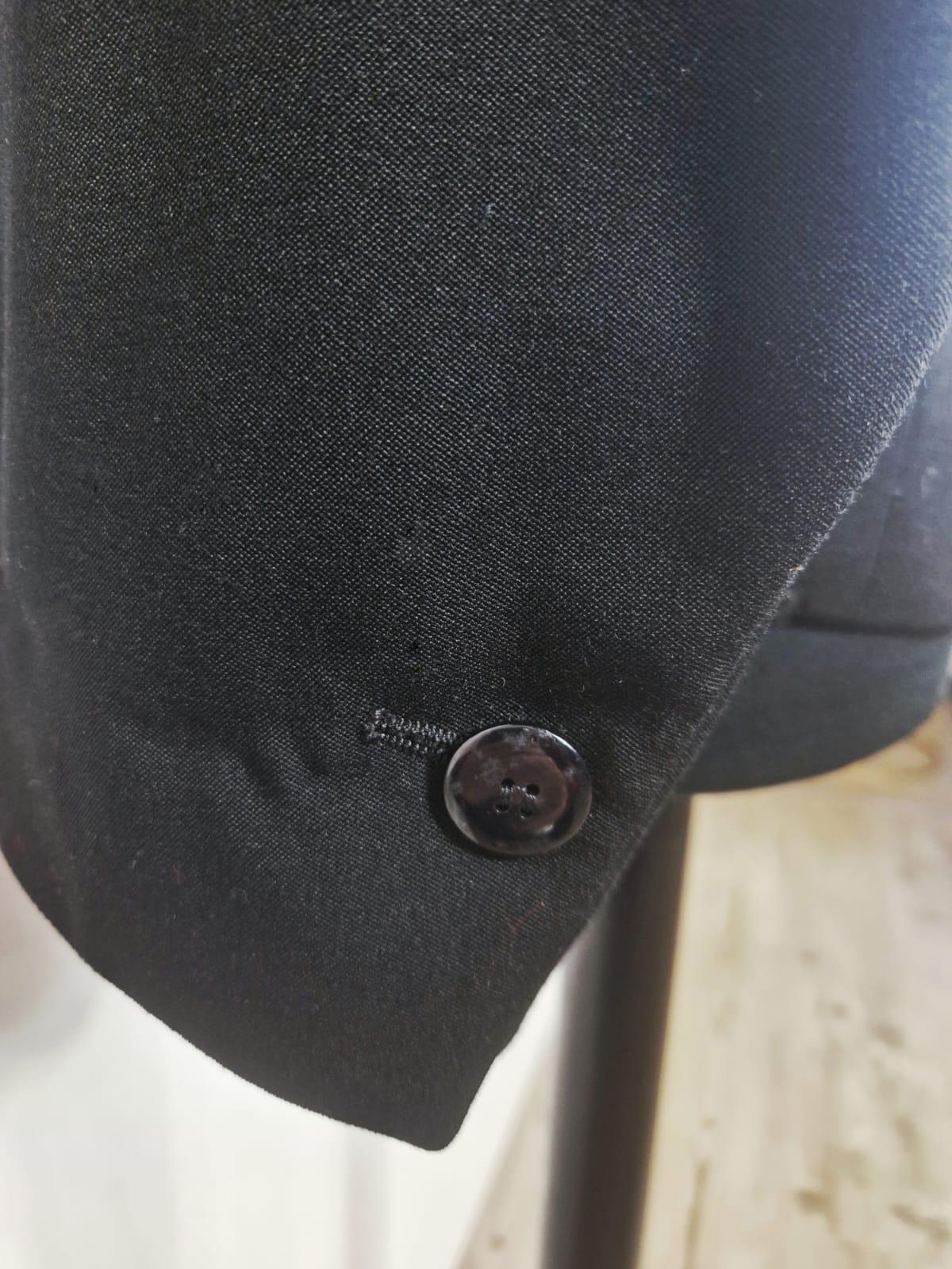 Tuxedo Yves Saint Laurent vintage. In Excellent Condition In Carnate, IT
