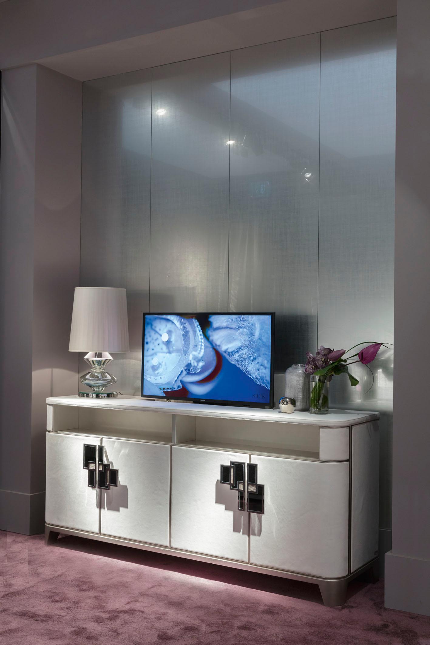 italien Meuble TV Tapissé Nabuk Poignée Finition Peinture ou Chrome Décorée avec Mosaïque en vente