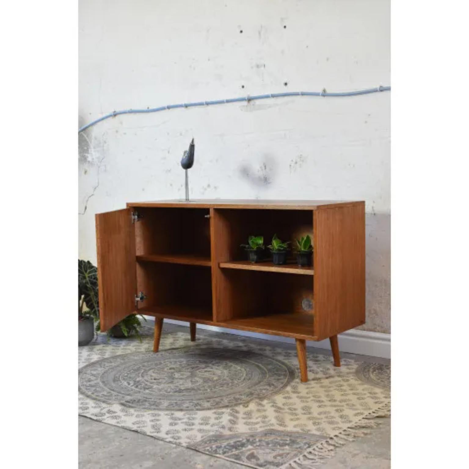 Tacheté Petit meuble TV Mini Brown High par Pastform en vente