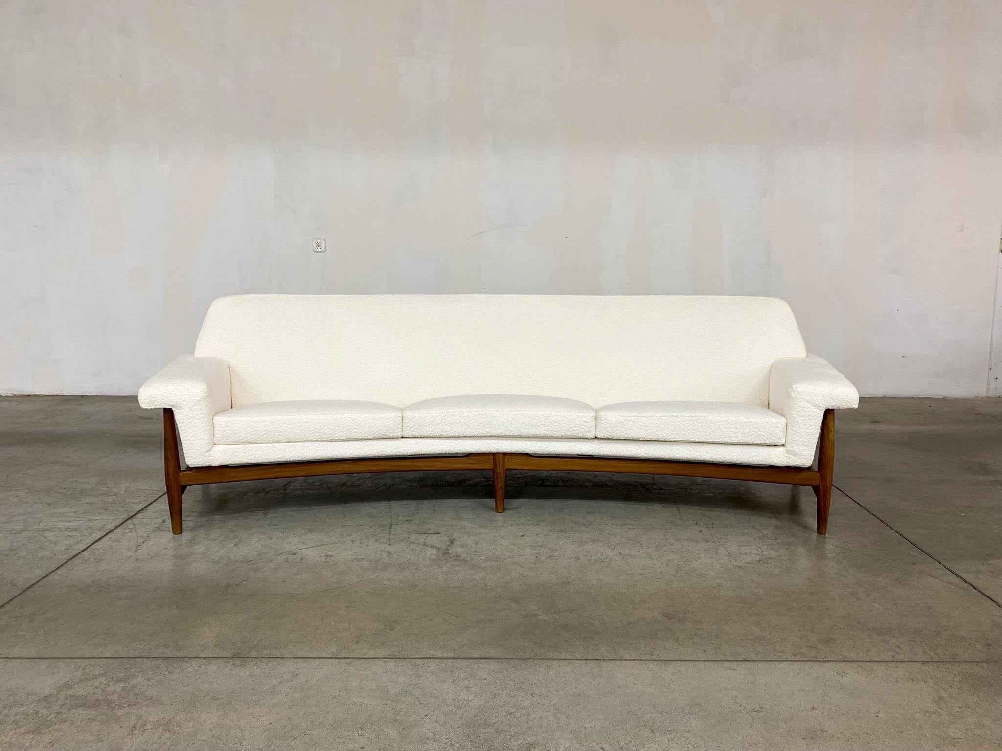 20th Century TV Sofa in Teak White Bouclette by Johannes Andersen for Trensum, 1958 For Sale