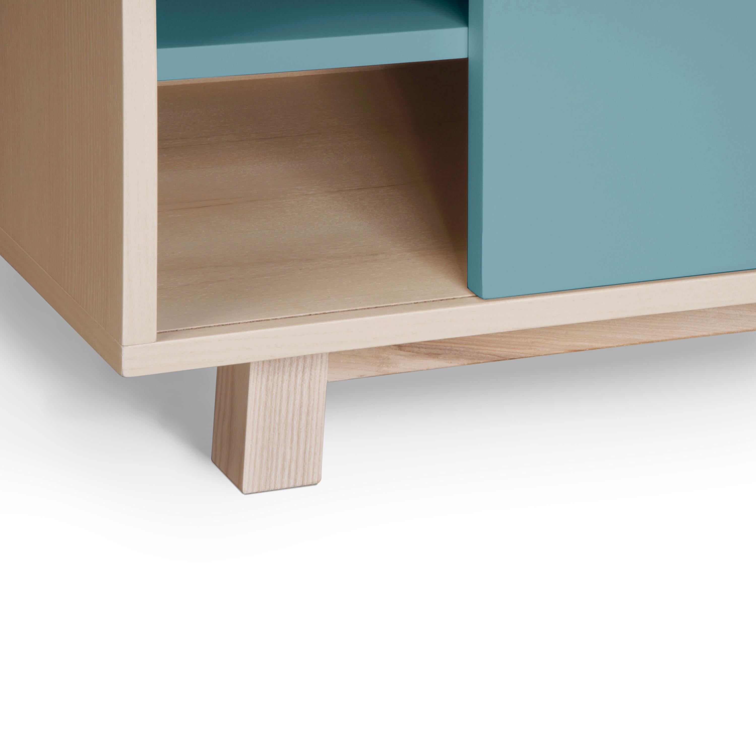 Mueble de tv de madera de 1 puerta azul de diseño artesanal francés Siglo XXI y contemporáneo en venta