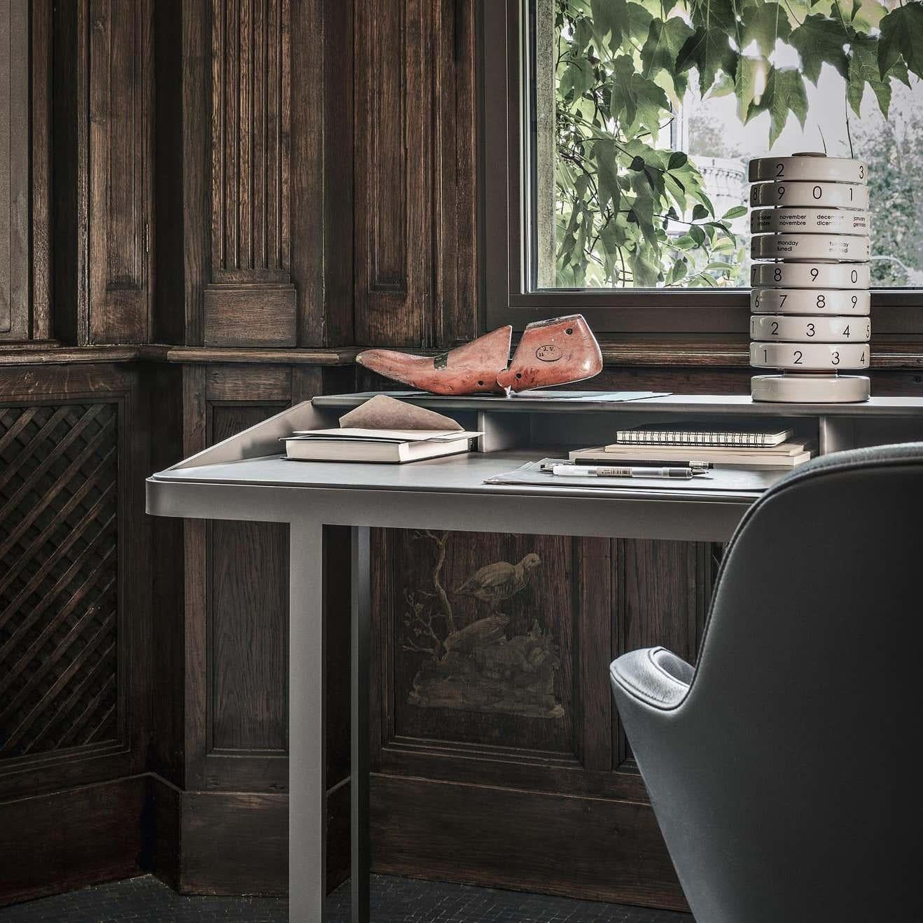 Modern Twain, Grey Leather Desk, Designed by Gordon Guillaumier, Made in Italy For Sale