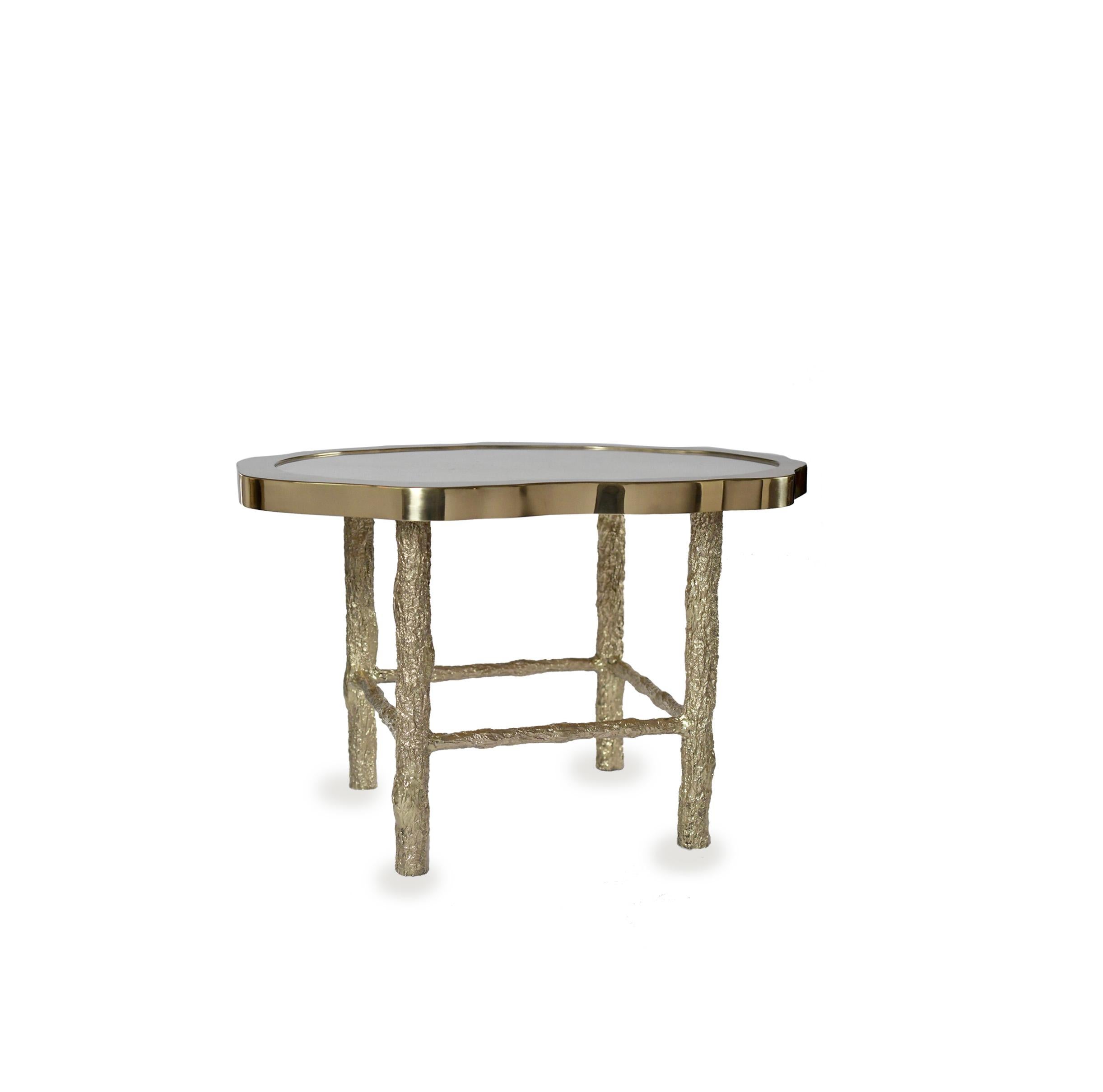 Tables à cocktail en quartz de cristal de roche avec des pieds en laiton martelé inspirés des brindilles, créées par Phoenix Gallery.
Taille personnalisée sur demande