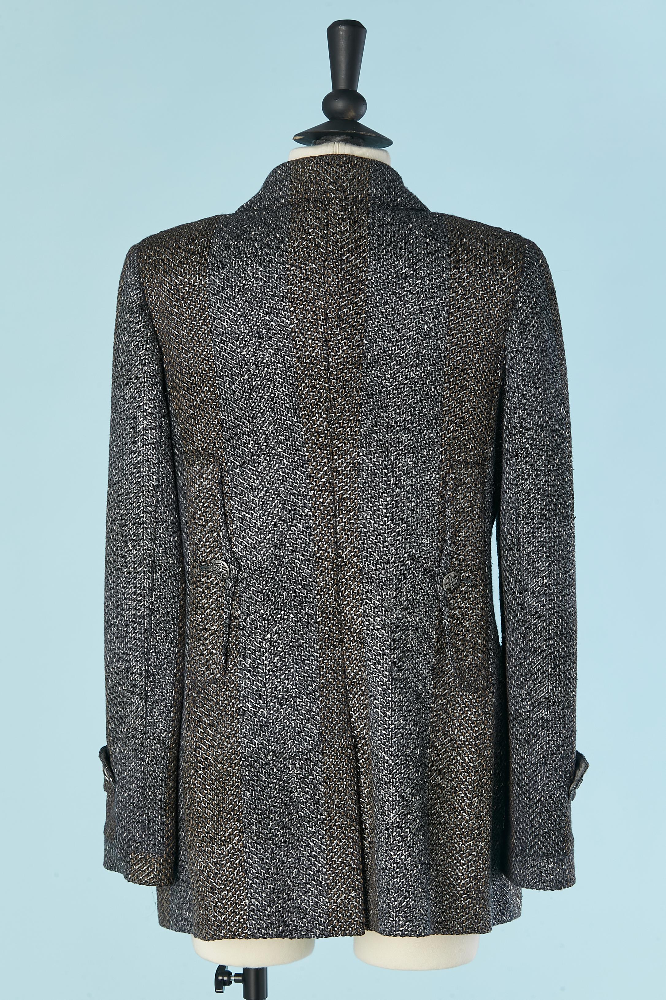 Veste à double boutonnage à chevrons CHANEL en vente 2