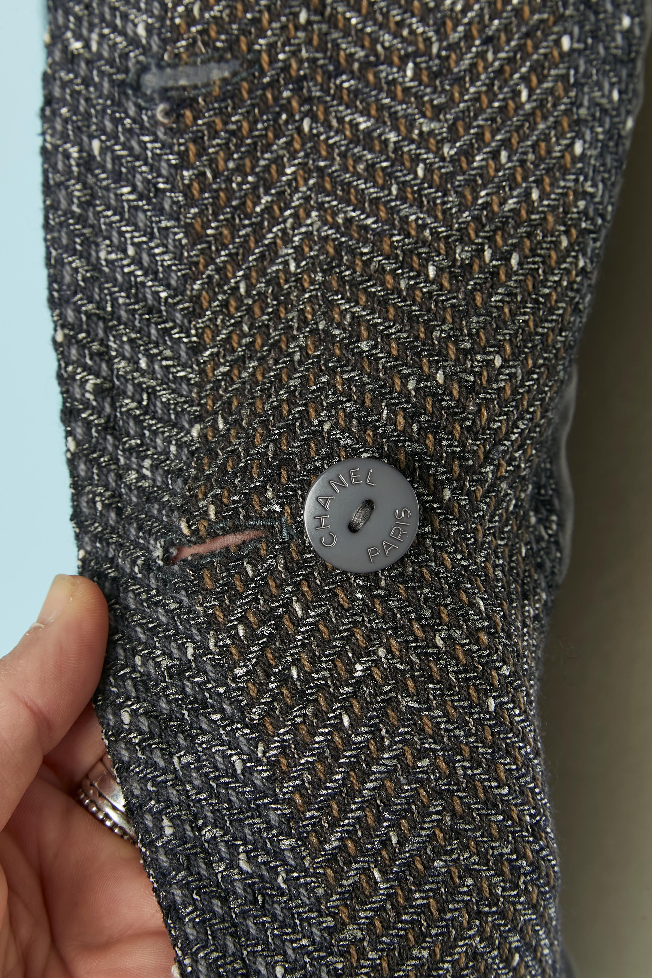 Veste à double boutonnage à chevrons CHANEL en vente 4
