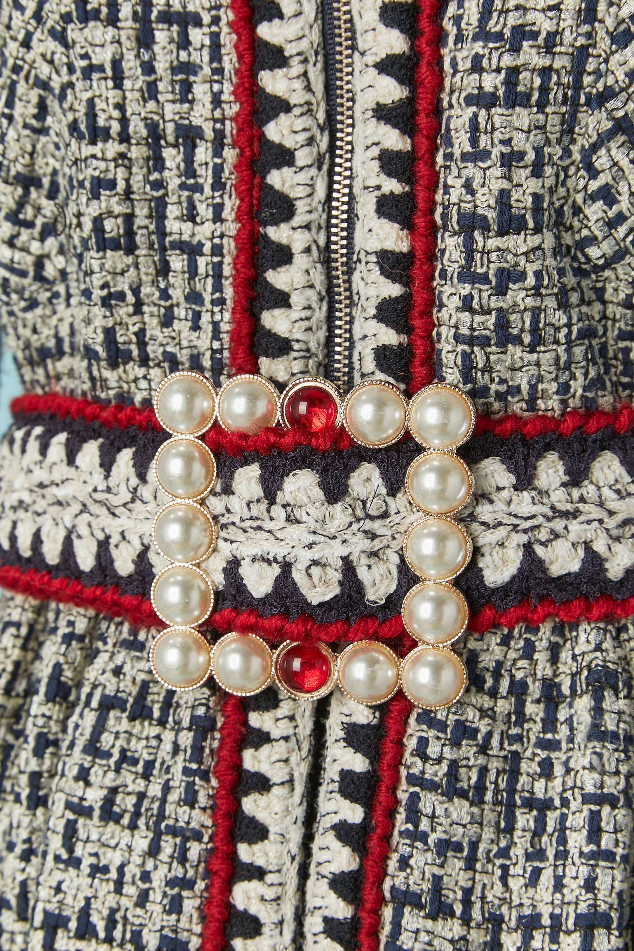 Tweed-Kleid mit Reißverschluss und Gürtel mit Perlenschnalle Edward Achour (Grau) im Angebot