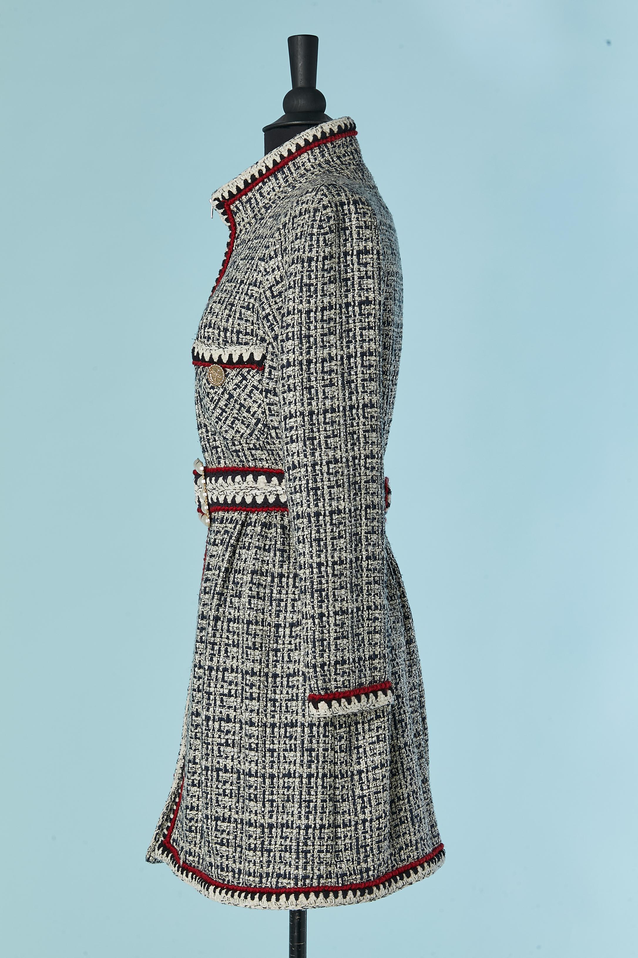 Tweed-Kleid mit Reißverschluss und Gürtel mit Perlenschnalle Edward Achour im Angebot 3