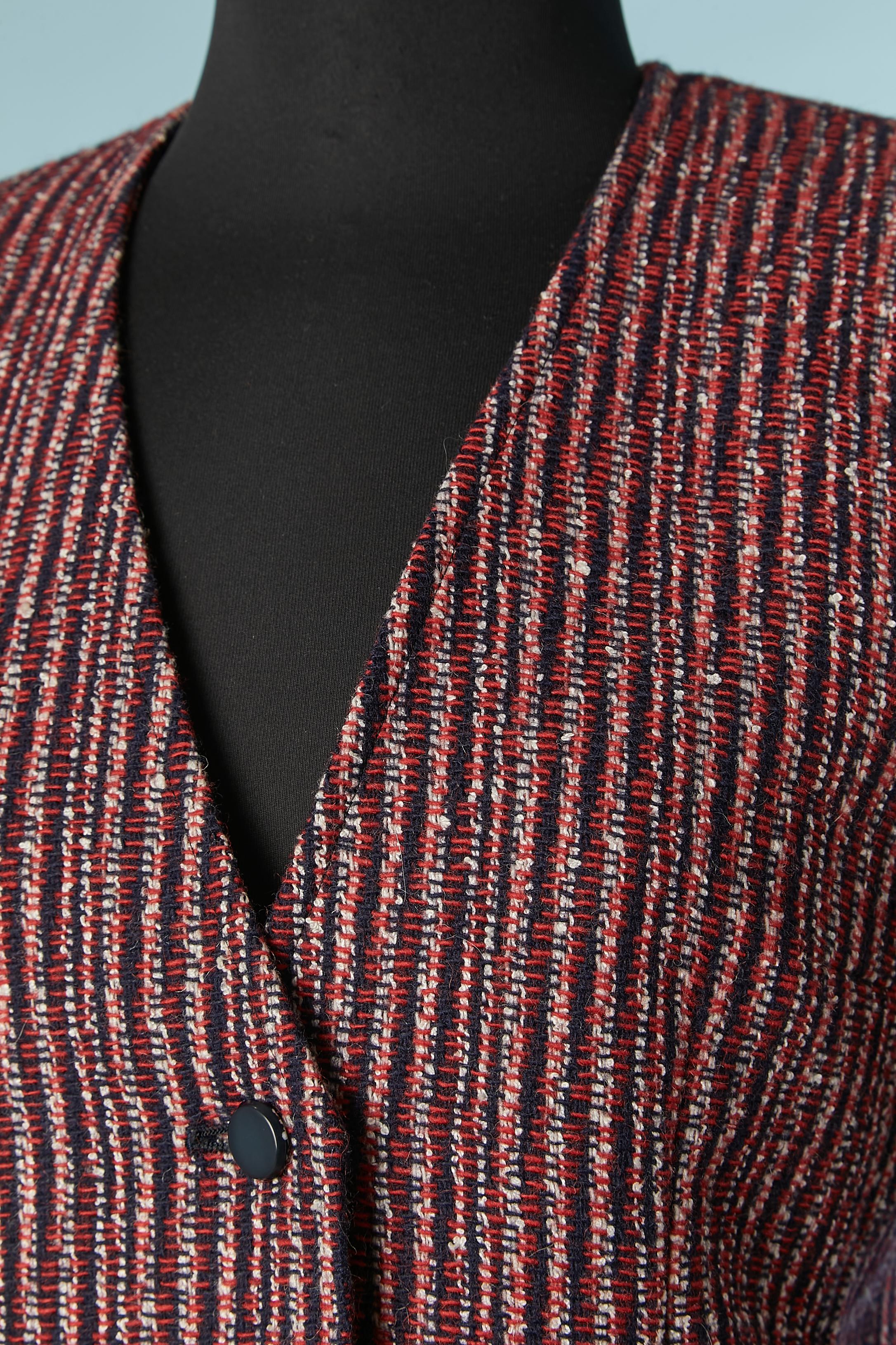Tweed skirt-suit . Main fabric ( tweed) : wool. Lining probably acetate . 
Shoulder pad. Pocket on both side. 
Jacket SIZE 38 (Fr) M 
Skirt SIZE 34 (Fr) XS 