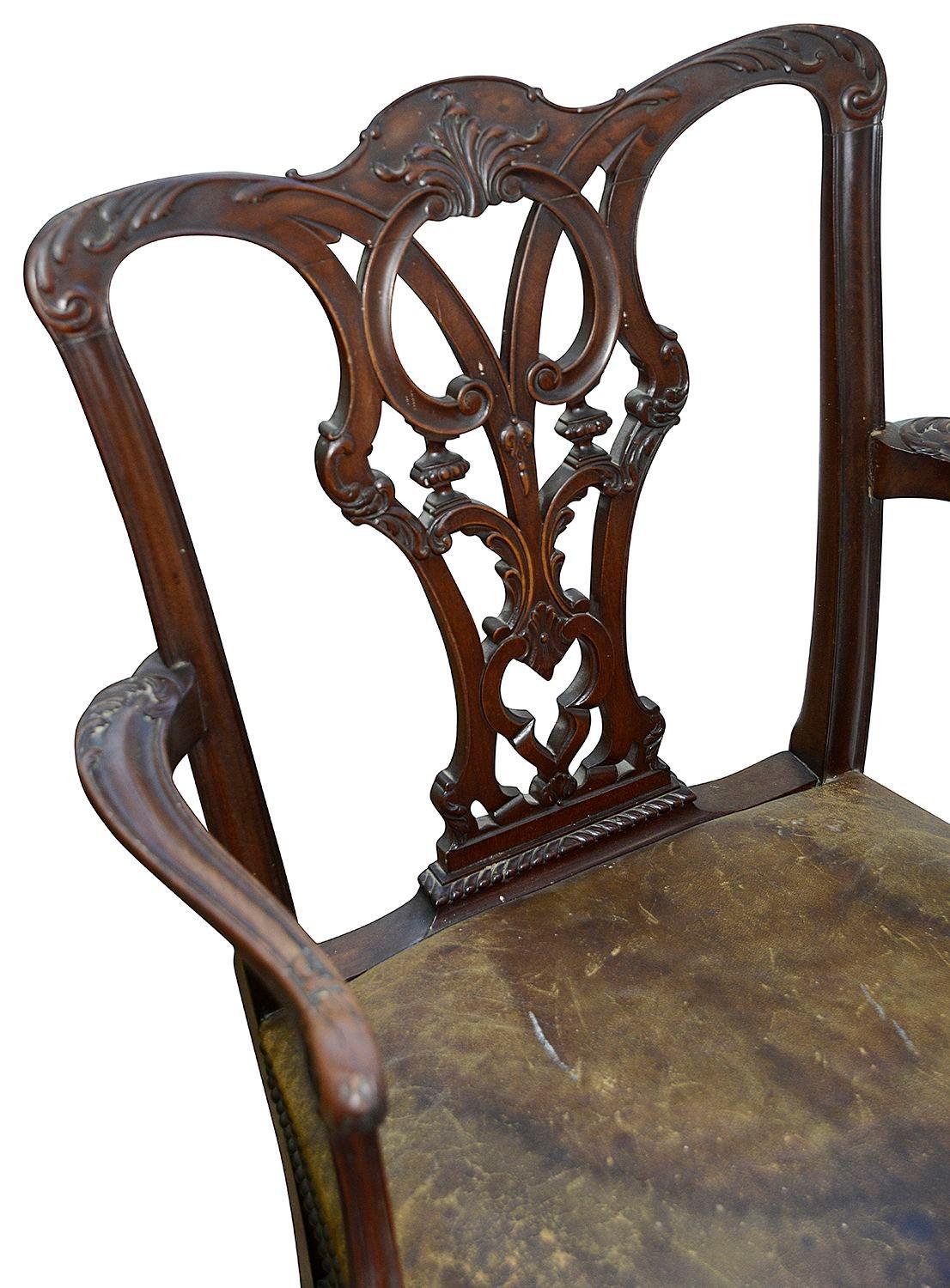 Zwölf Mahagoni-Esszimmerstühle im Chippendale-Stil des 19. Jahrhunderts im Angebot 1