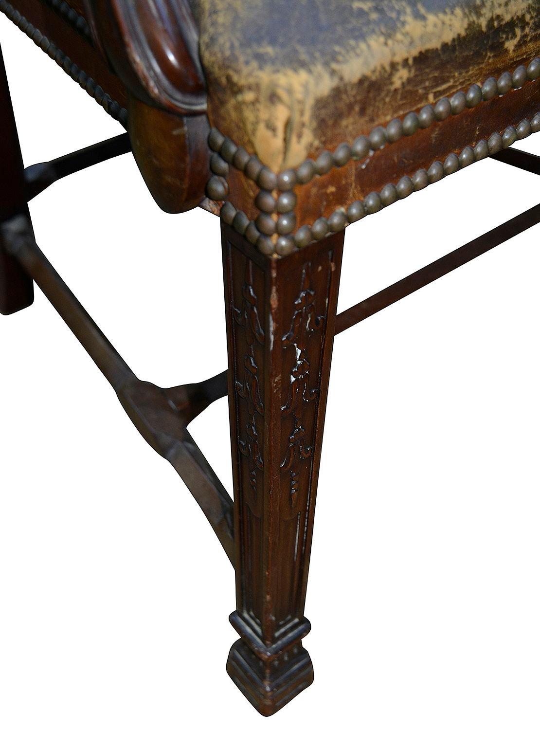 Zwölf Mahagoni-Esszimmerstühle im Chippendale-Stil des 19. Jahrhunderts im Angebot 2