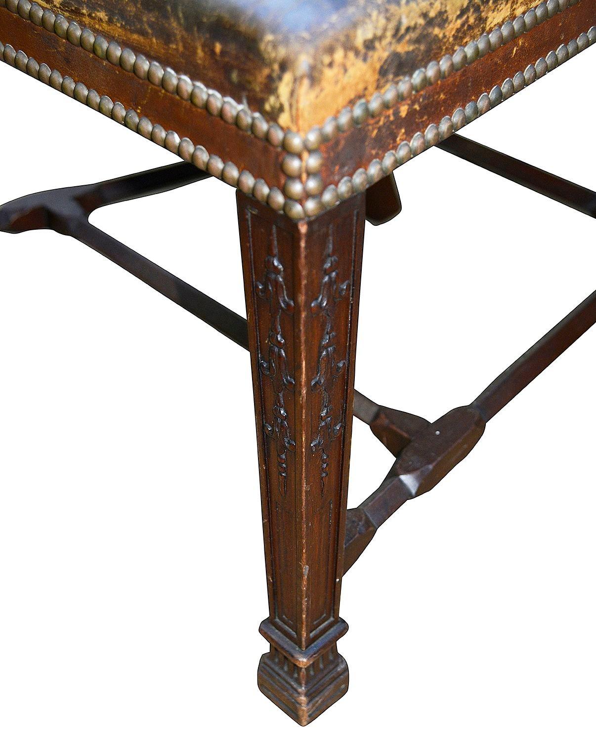 Zwölf Mahagoni-Esszimmerstühle im Chippendale-Stil des 19. Jahrhunderts im Angebot 4
