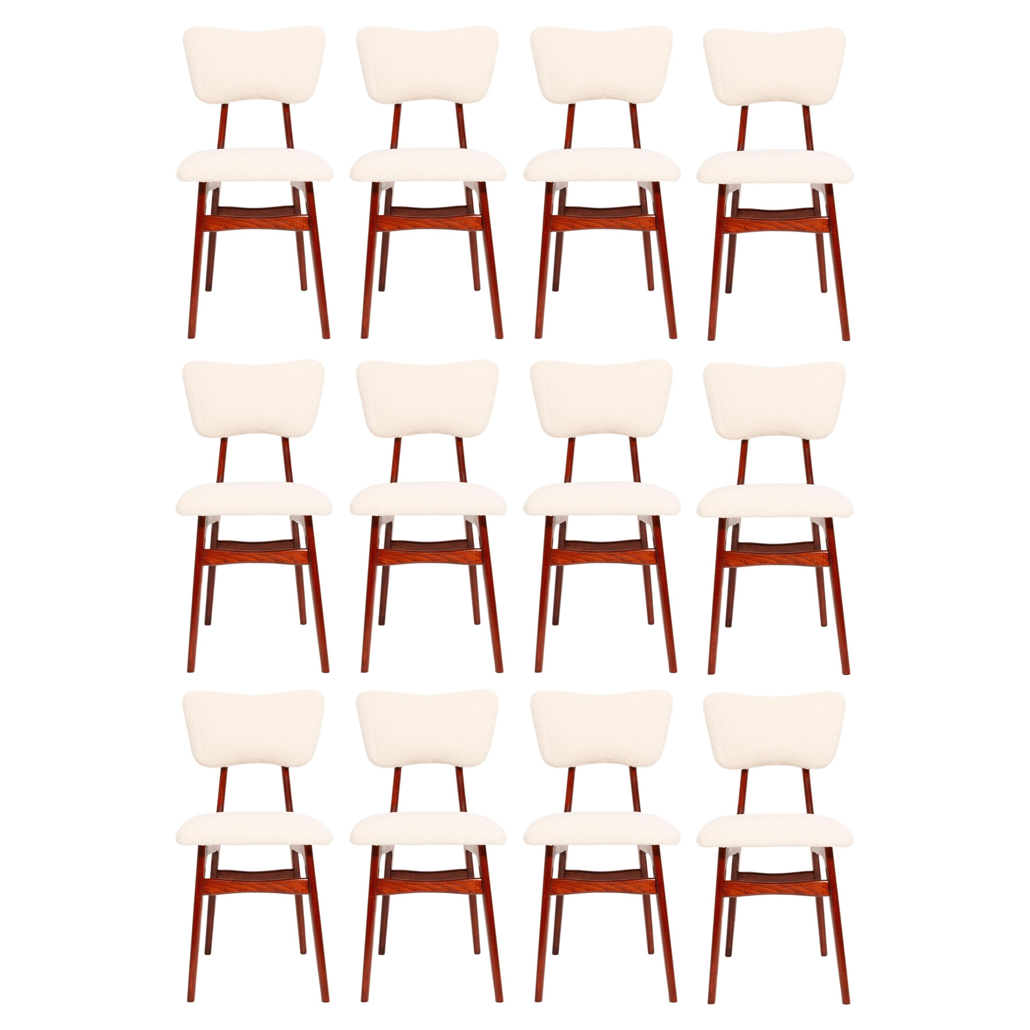 Douze chaises papillon en bois de cerisier et bouclette crème du 20ème siècle, années 1960, Europe