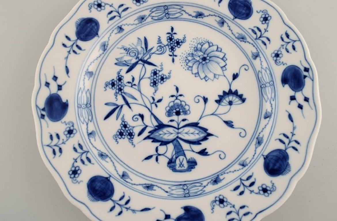 Twelve Antique Meissen Blue Onion Dinner Plates in Hand-Painted Porcelain In Excellent Condition In Copenhagen, DK