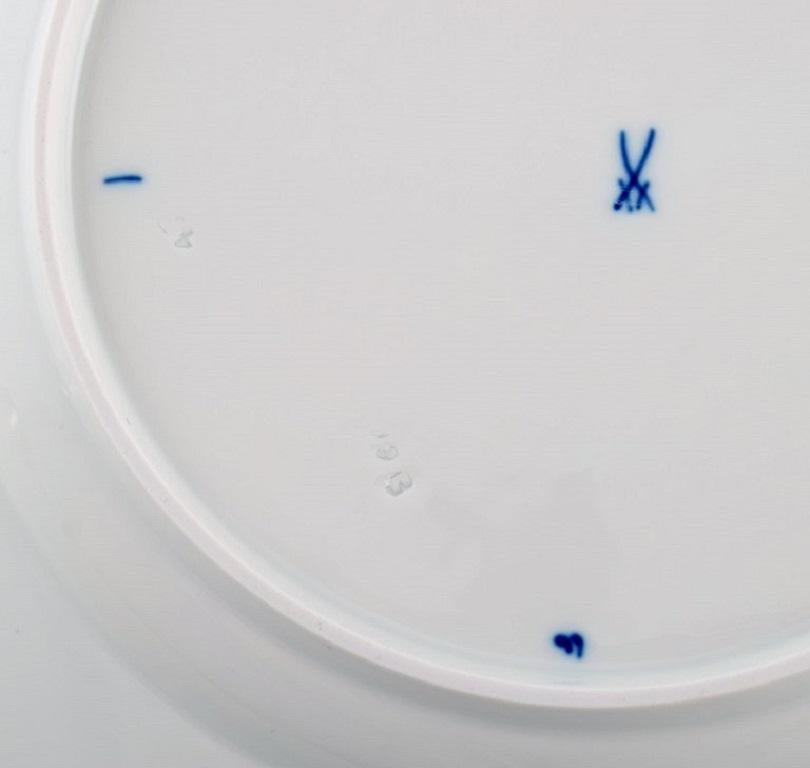 Twelve Antique Meissen Blue Onion Dinner Plates in Hand-Painted Porcelain 1