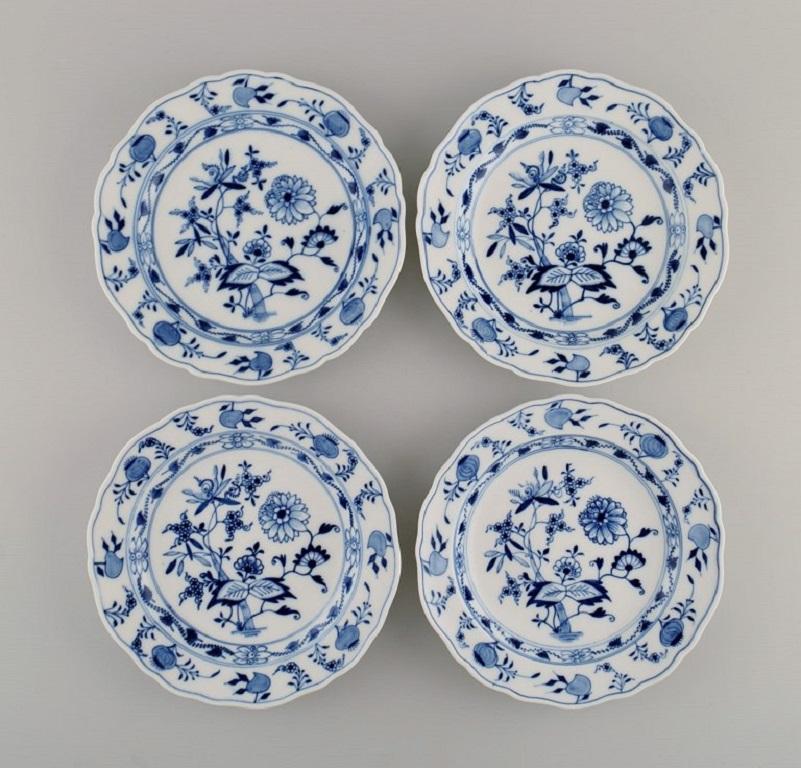 Twelve antique Meissen blue onion lunch plates in hand-painted porcelain. 
Late 19th century.
Measure: Diameter: 21 cm.
In excellent condition.
Stamped.
2nd factory quality.