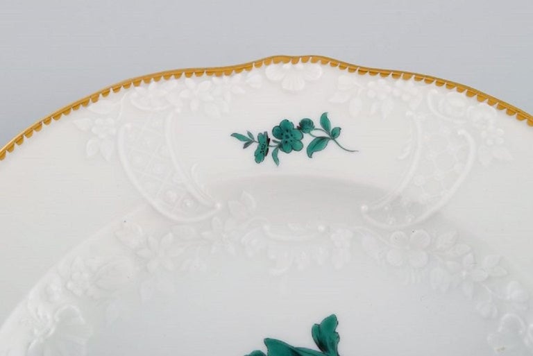 Twelve Antique Meissen Plates in Porcelain with Hand-Painted Flowers In Excellent Condition In Copenhagen, Denmark
