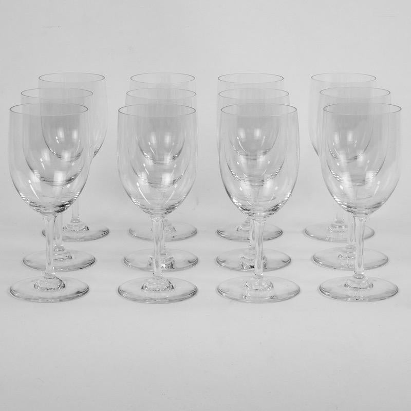 Ein Satz von 12 Baccarat Perfektion Rotweingläser.
Auf der Unterseite gestempelt Baccarat, Frankreich.