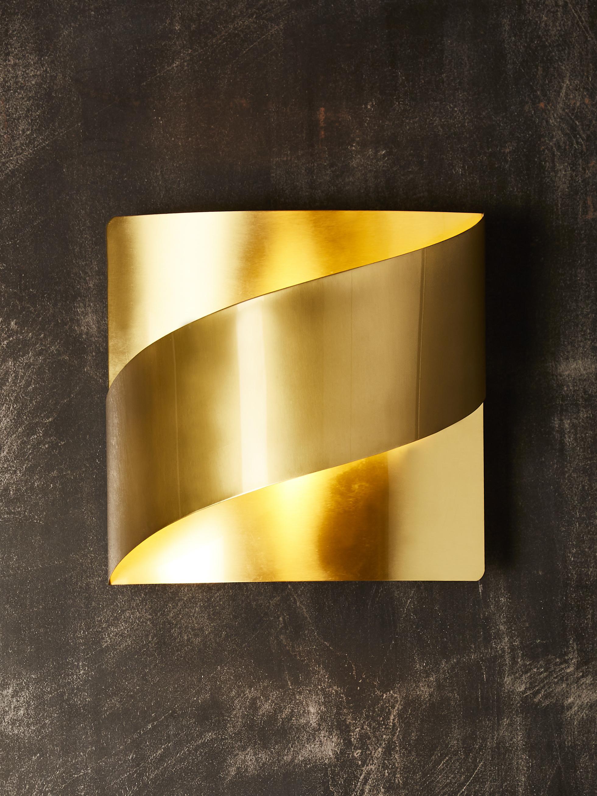 Scandinavian Modern Twelve Brass Ribbon Wall Sconces by Peter Celsing for Falkenbergs For Sale