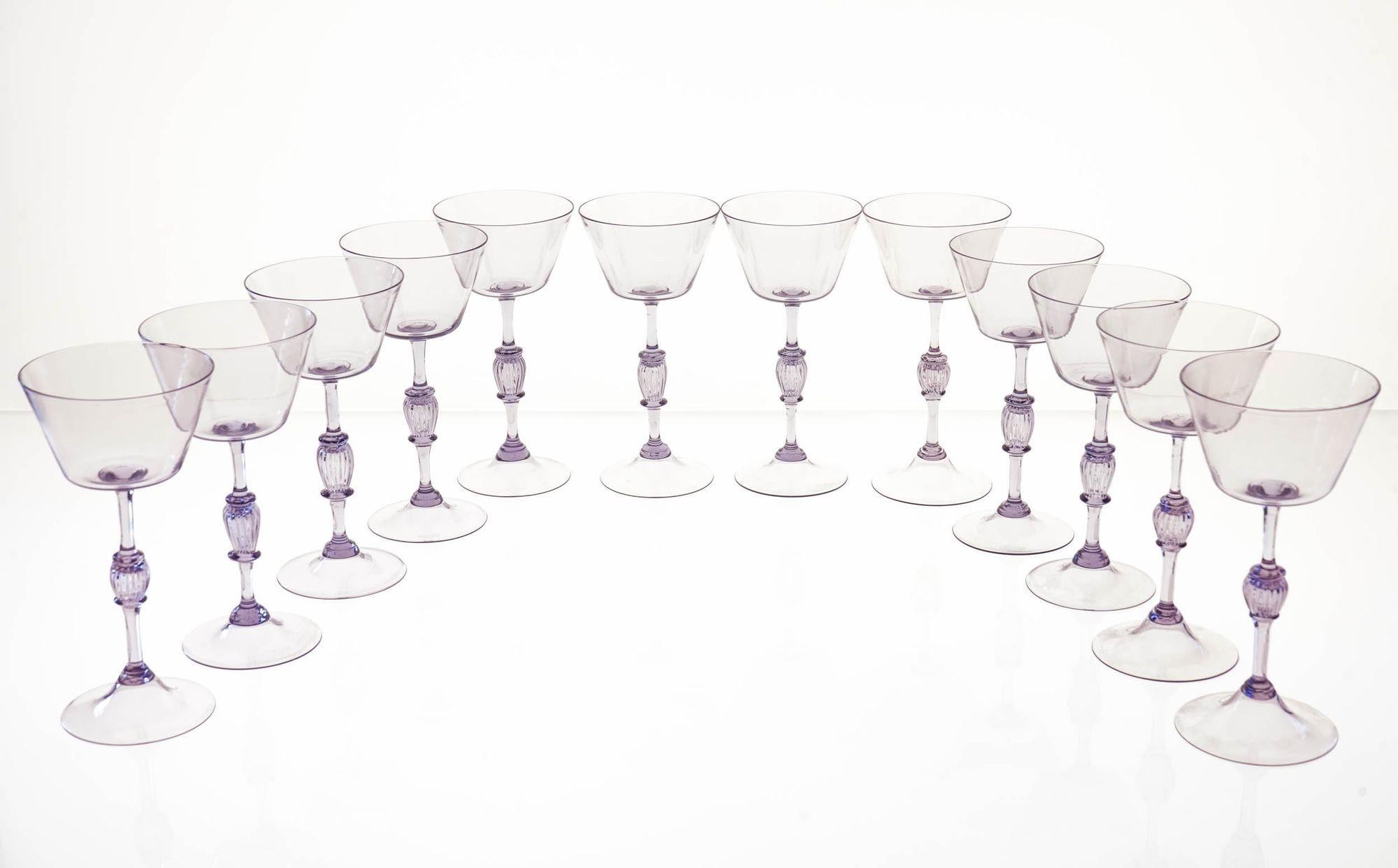 Ensemble de douze verres à vin Cenedese, couleur cyclamen Verre de Murano. Chefs-d'œuvre en vente 6
