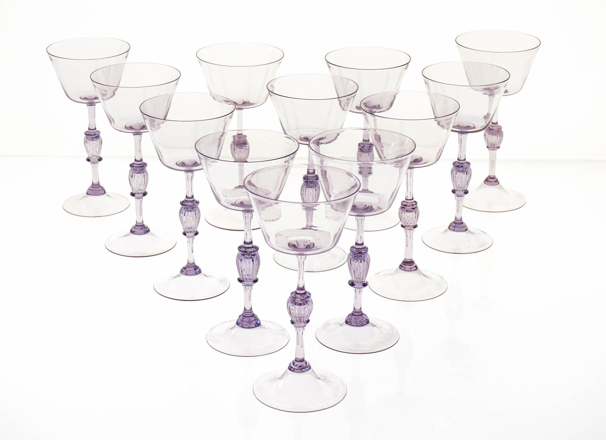 Zwölf Cenedese-Weinglas-Set, zyclamenfarben. Murano-Glas. Meisterwerke im Angebot