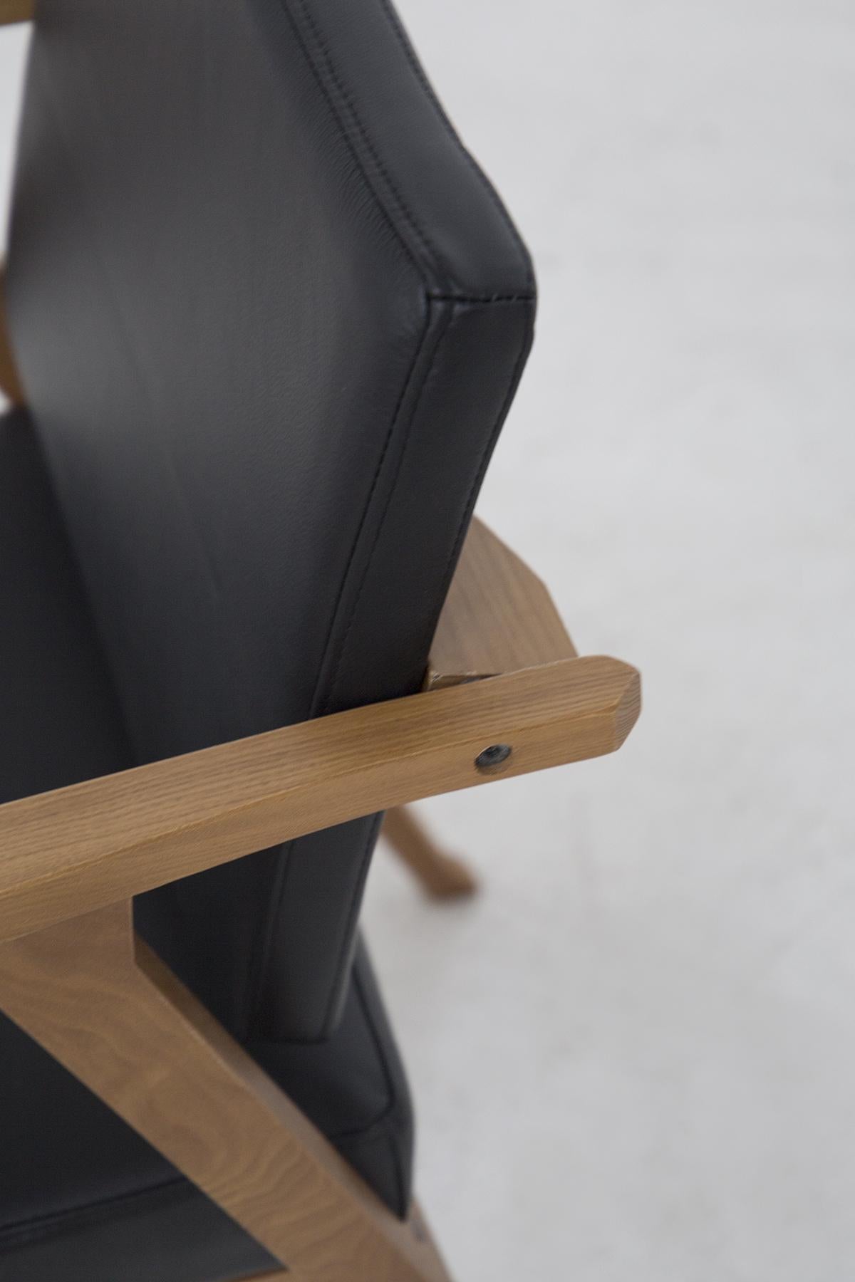 Douze chaises attribuées à Franco Albini en bois et cuir Bon état - En vente à Milano, IT