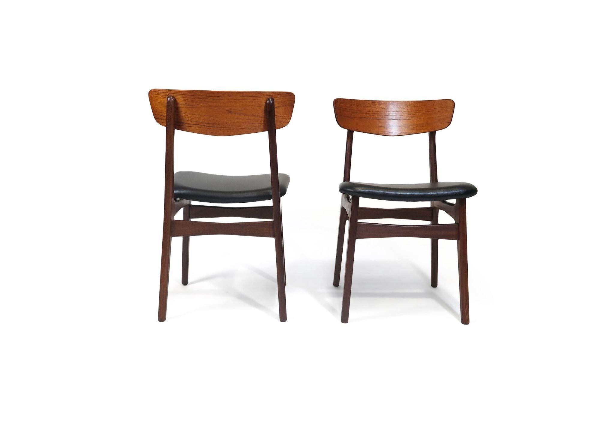 Twelve Danish Teak Dining Chairs in Black Leather For Sale 5