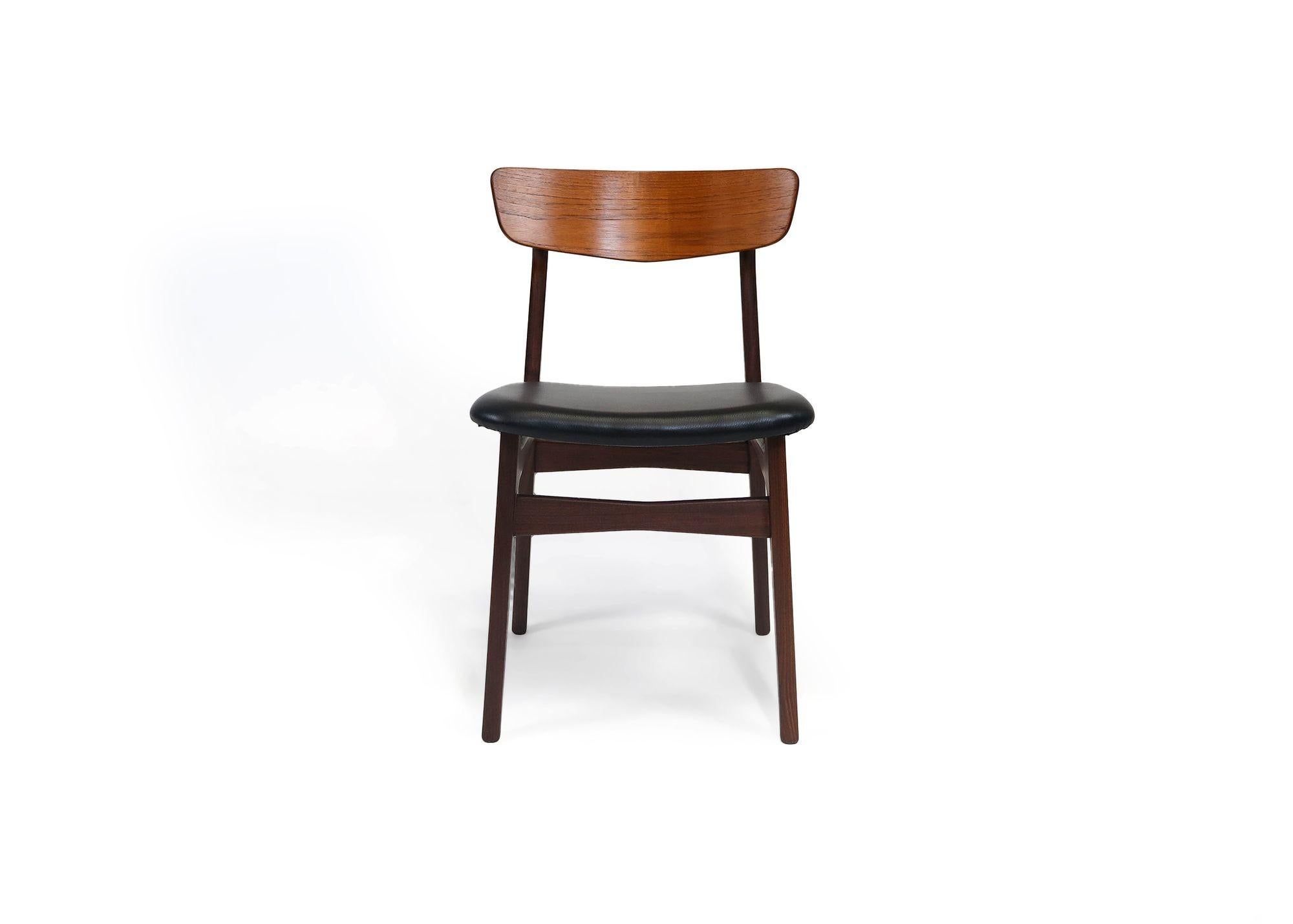 Twelve Danish Teak Dining Chairs in Black Leather For Sale 4