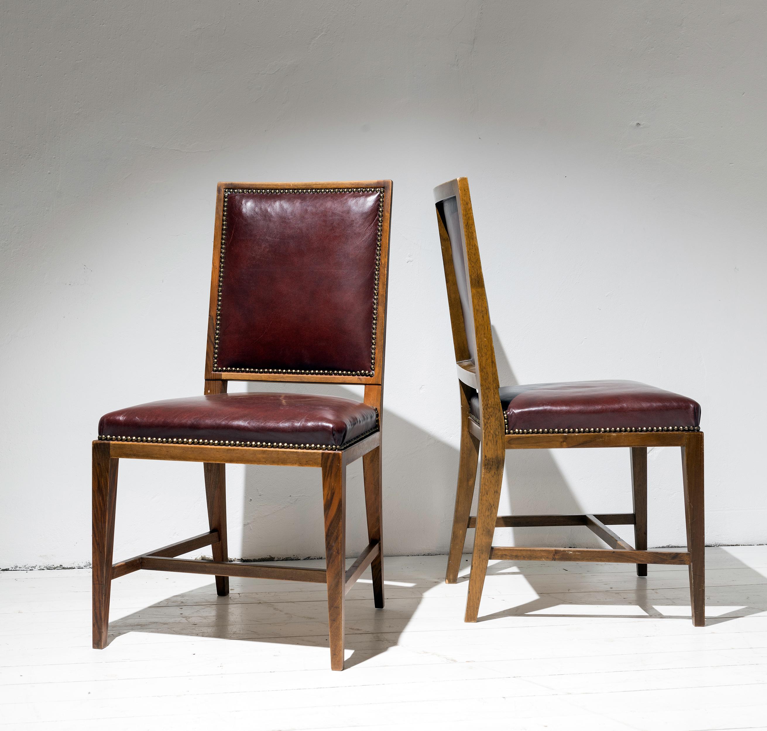 Twelve Elegant Mahogany and Leather Dining Chairs Inspired by Jean-Michel Frank In Good Condition In Jesteburg, DE